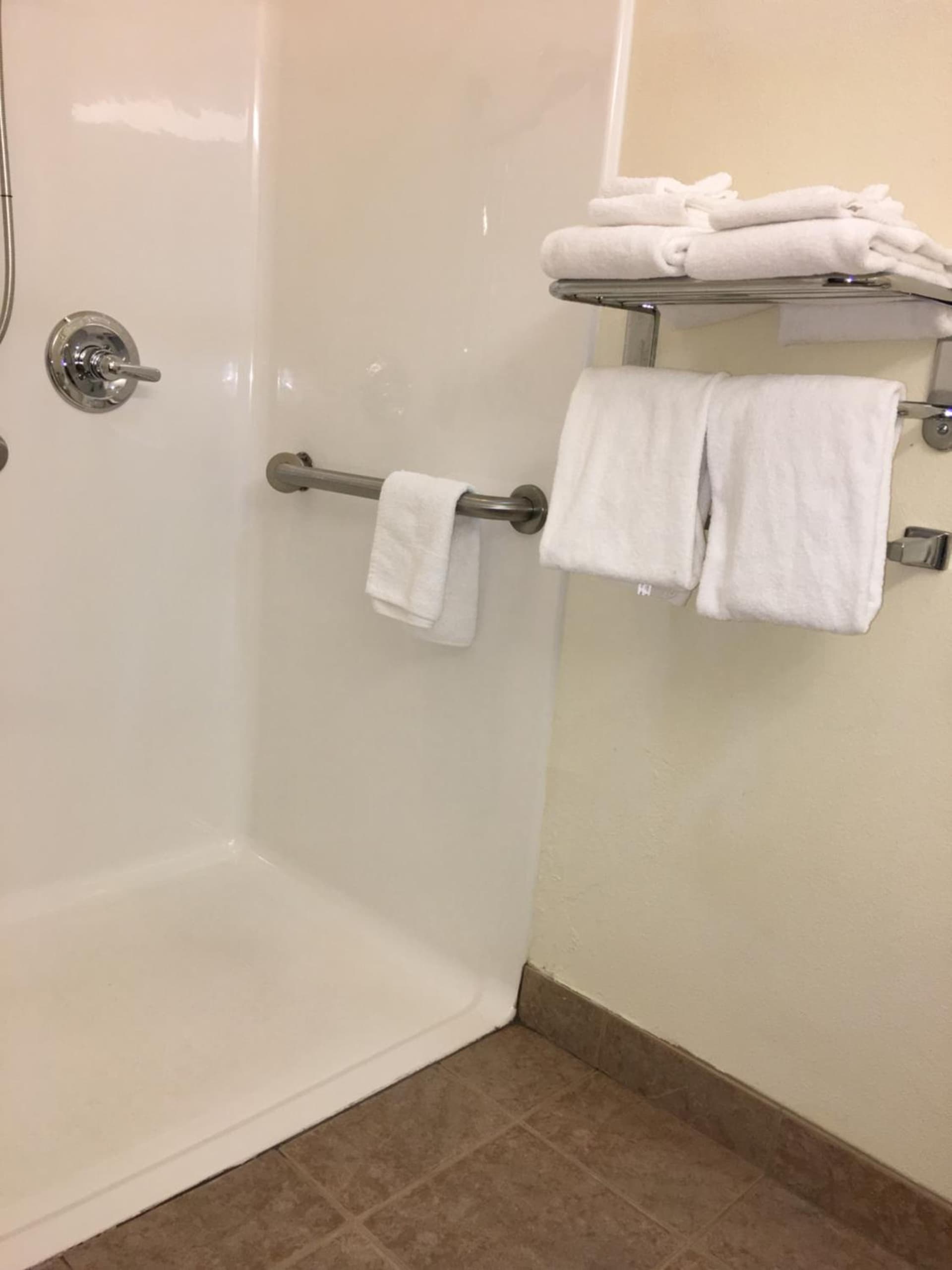 Microtel Inn & Suites by Wyndham Indianapolis Airport gallery photo in Indianapolis, IN — image 12