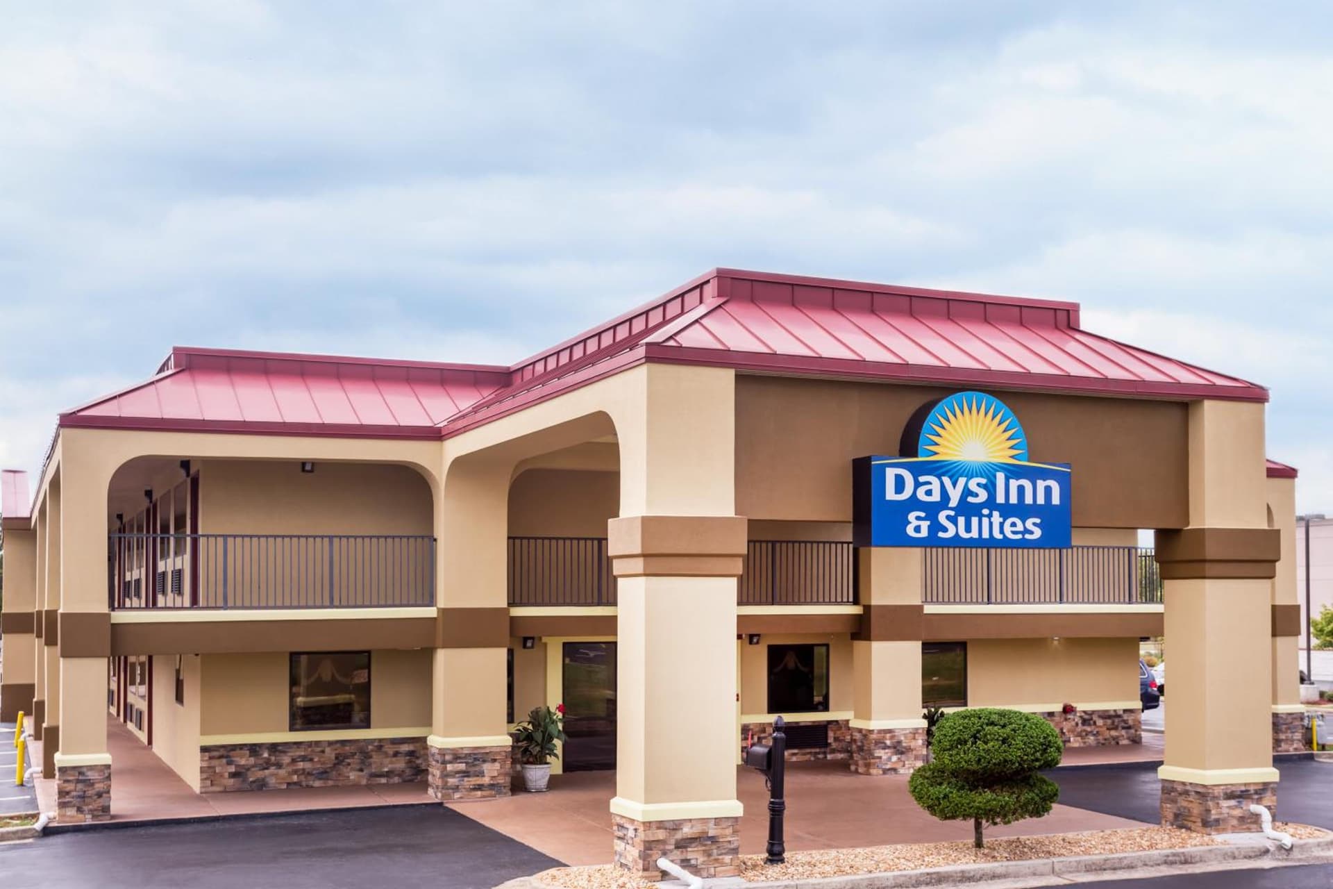 Days Inn & Suites by Wyndham Warner Robins Near Robins AFB gallery photo in Warner Robins, GA — image 22