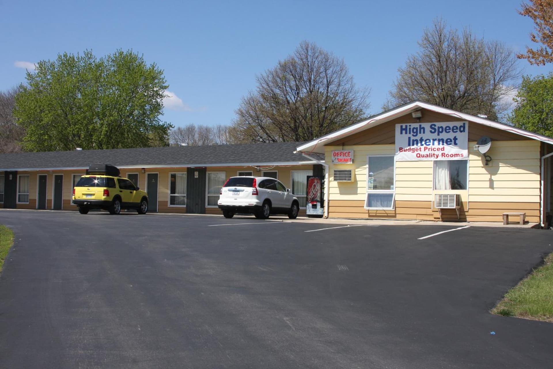 Viking Jr. Motel featured exterior or lobby in Saint Peter, MN — similar hotel