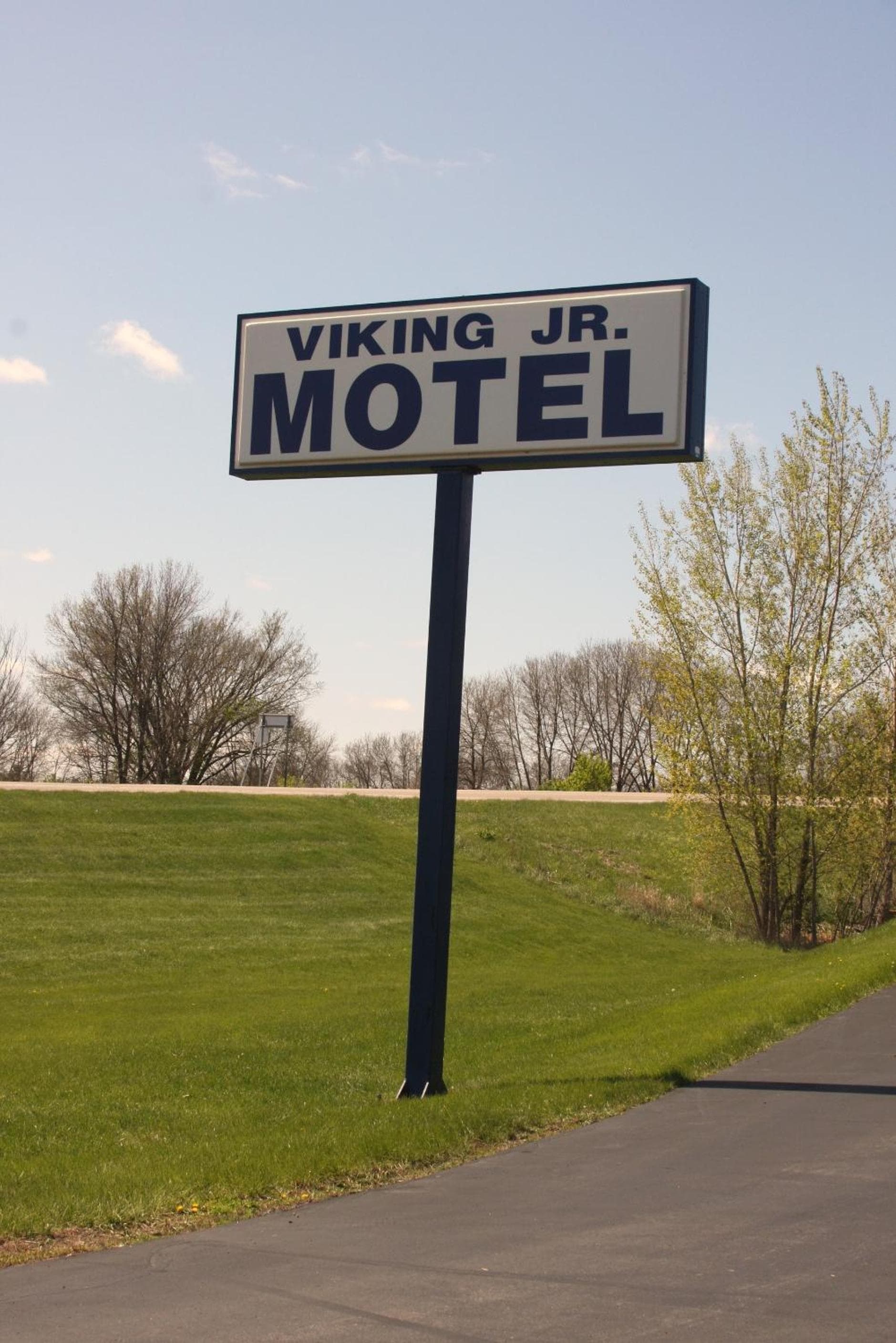 Viking Jr. Motel property views in Saint Peter, MN — gallery photo 3