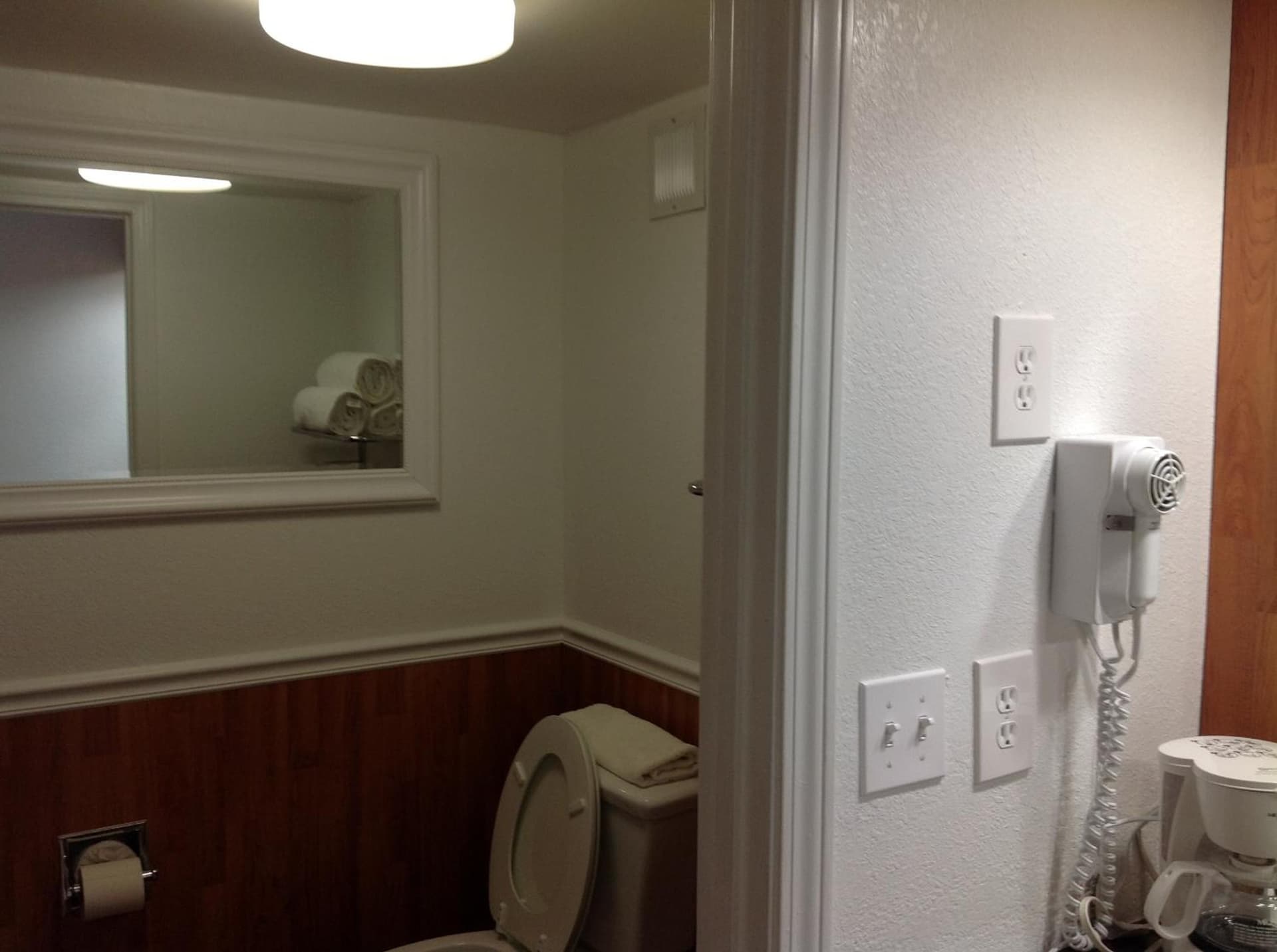 Hallmarc Inn & Suites of West Memphis interior in West Memphis, AR — gallery photo 2