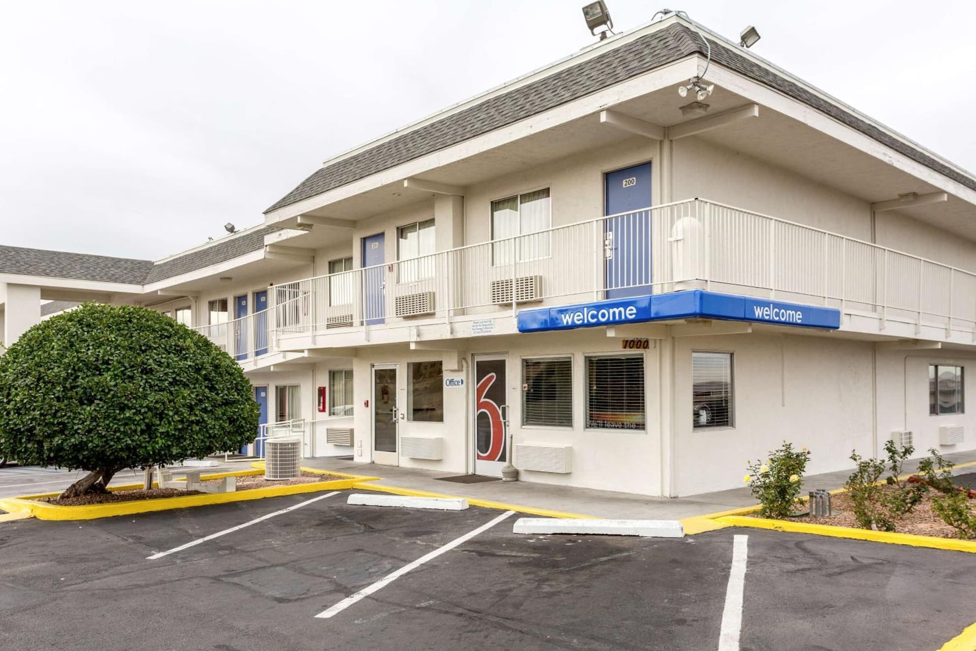 Motel 6-Albuquerque, NM - South - Airport interior in Albuquerque, NM — gallery photo 2