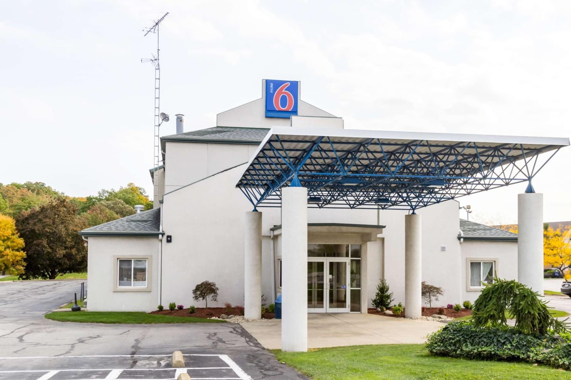 Motel 6-Milan, OH - Sandusky interior in Milan, OH — gallery photo 2