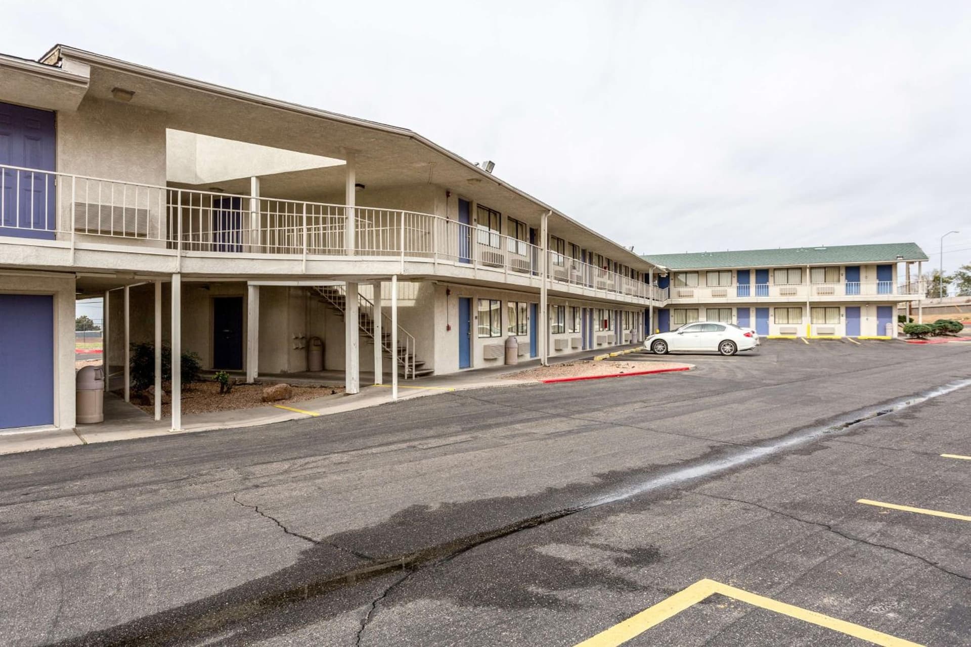 Motel 6 Albuquerque Northeast interior in Albuquerque, NM — gallery photo 2