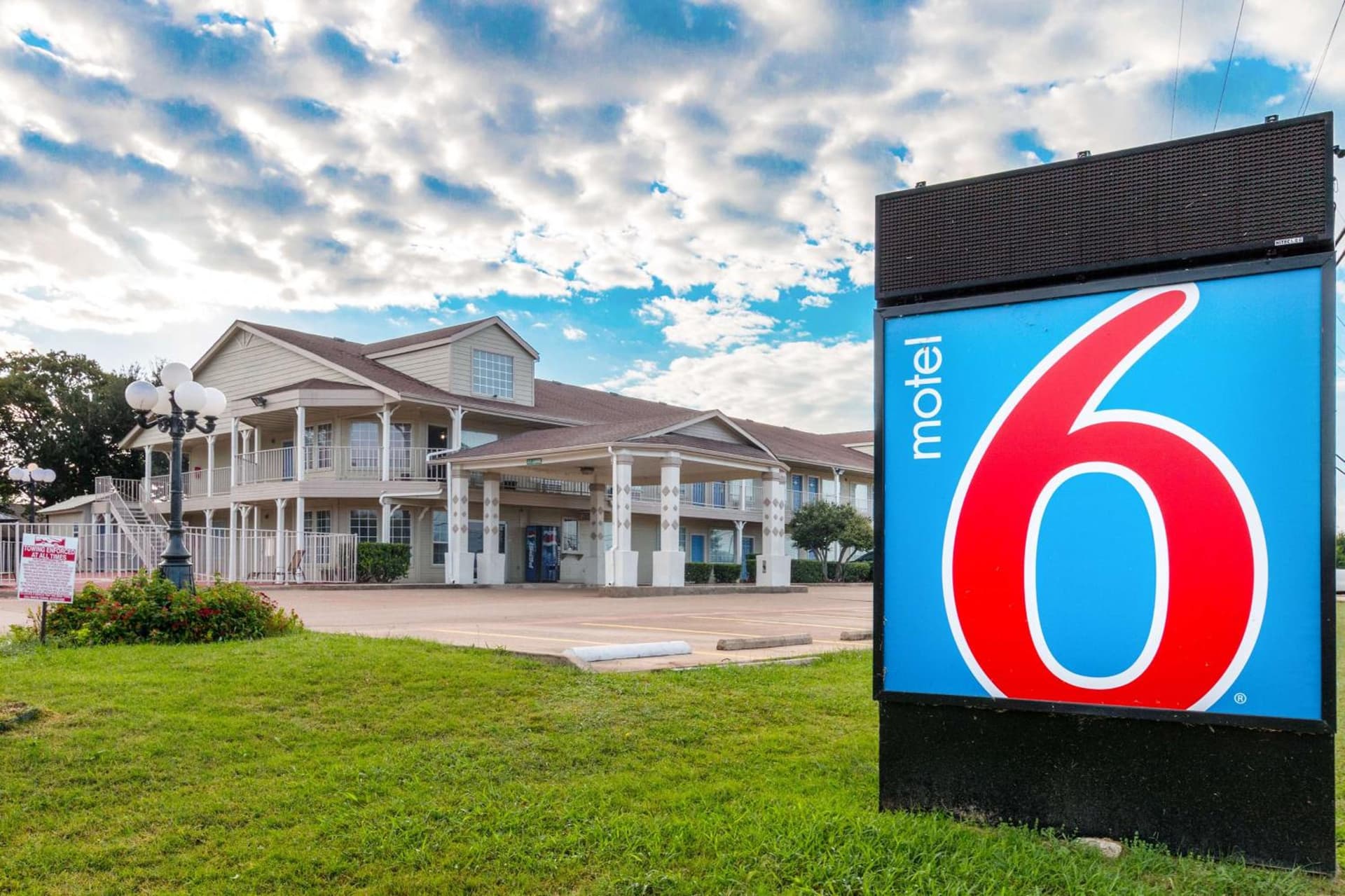 Motel 6-Waxahachie, TX featured exterior or lobby in Waxahachie, TX — similar hotel