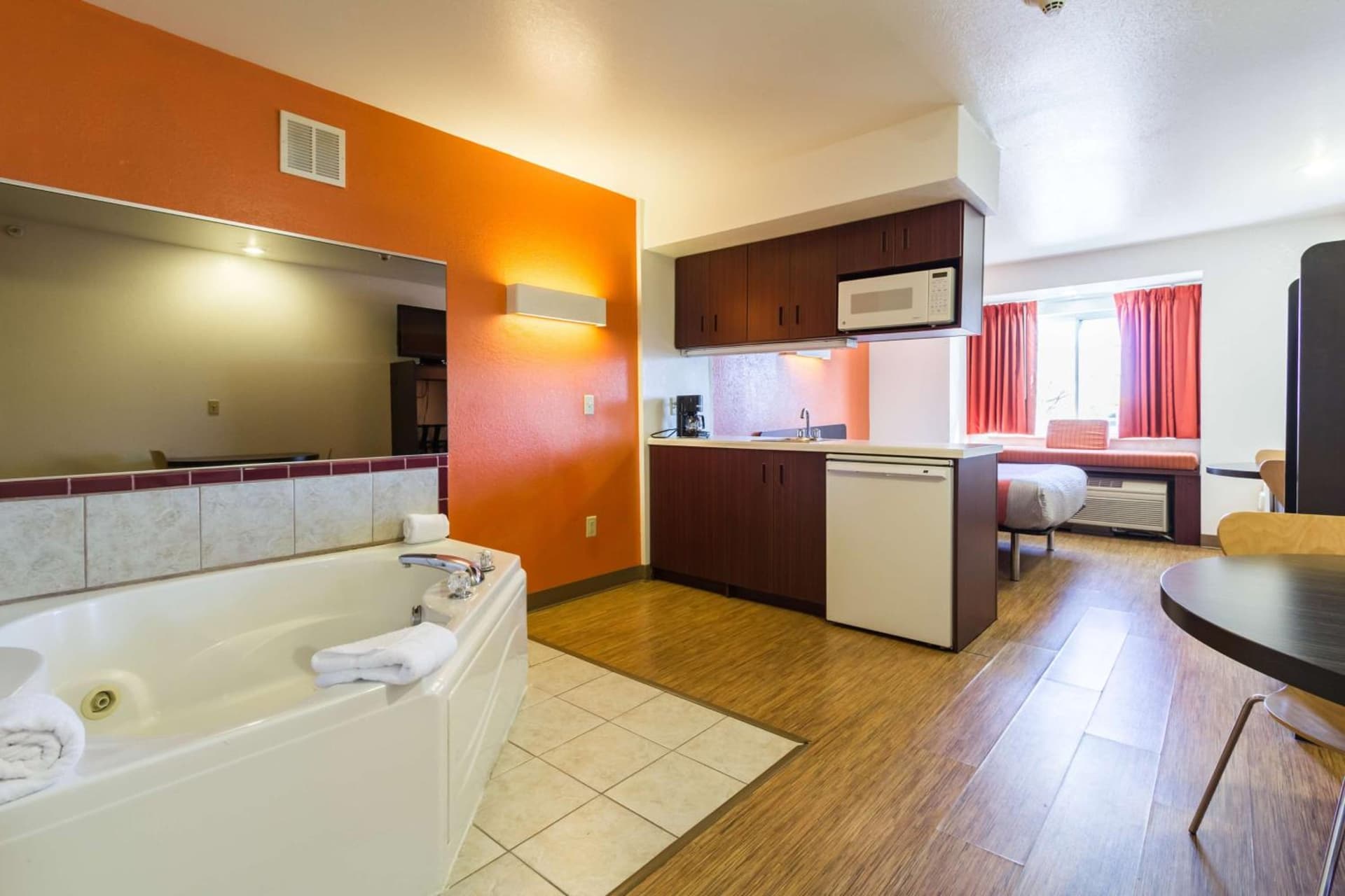 Motel 6-Huron, OH - Sandusky property views in Huron, OH — gallery photo 3