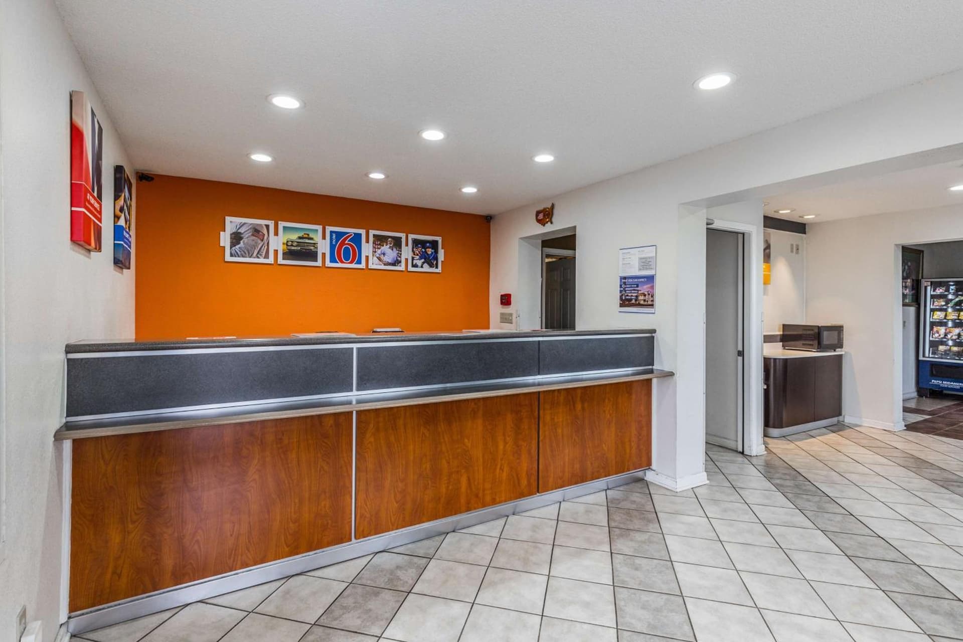Motel 6-Mount Vernon, IL interior in Mount Vernon, IL — gallery photo 2