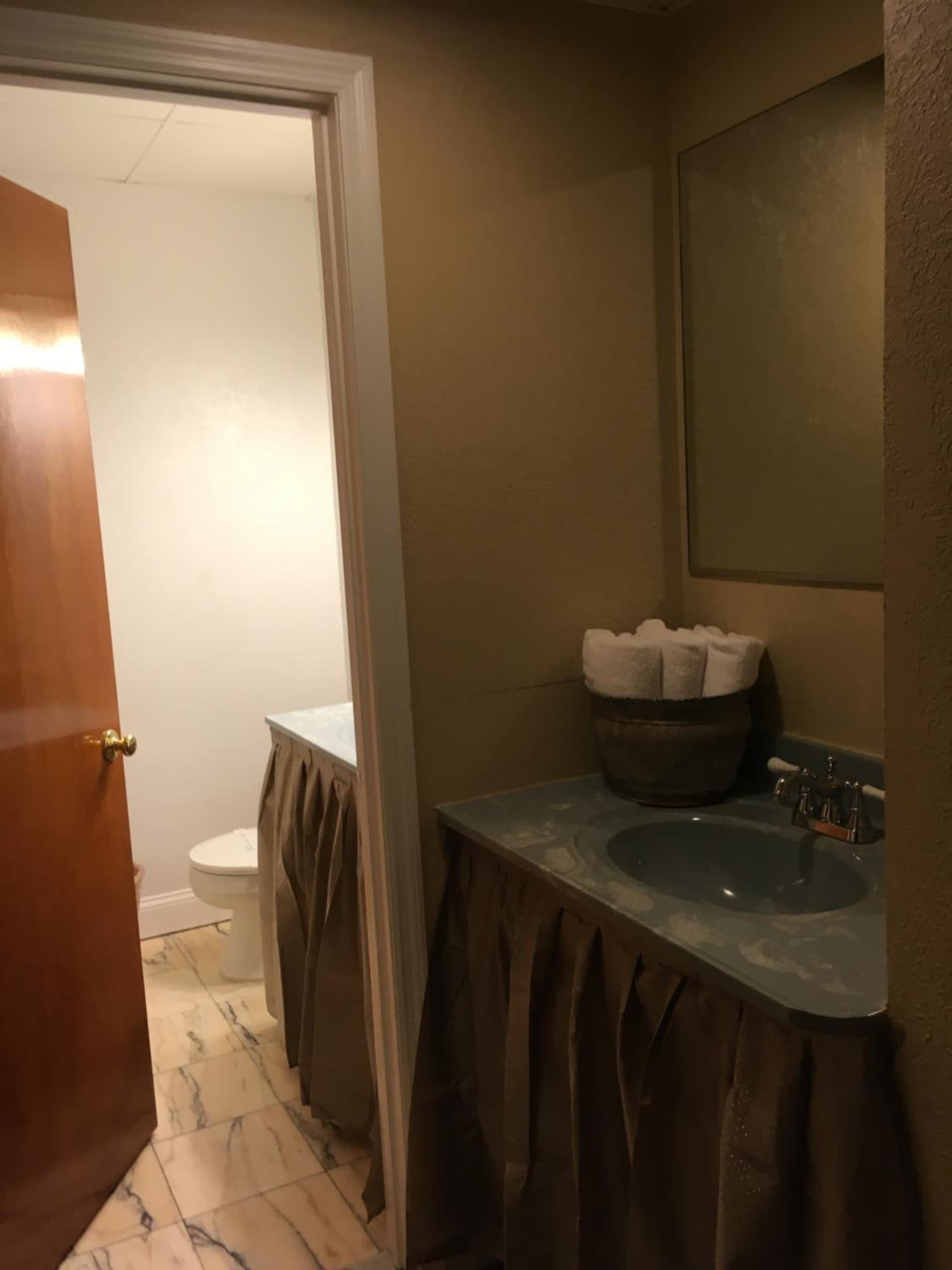 Colts Neck Inn Hotel gallery photo in Colts Neck — image 52