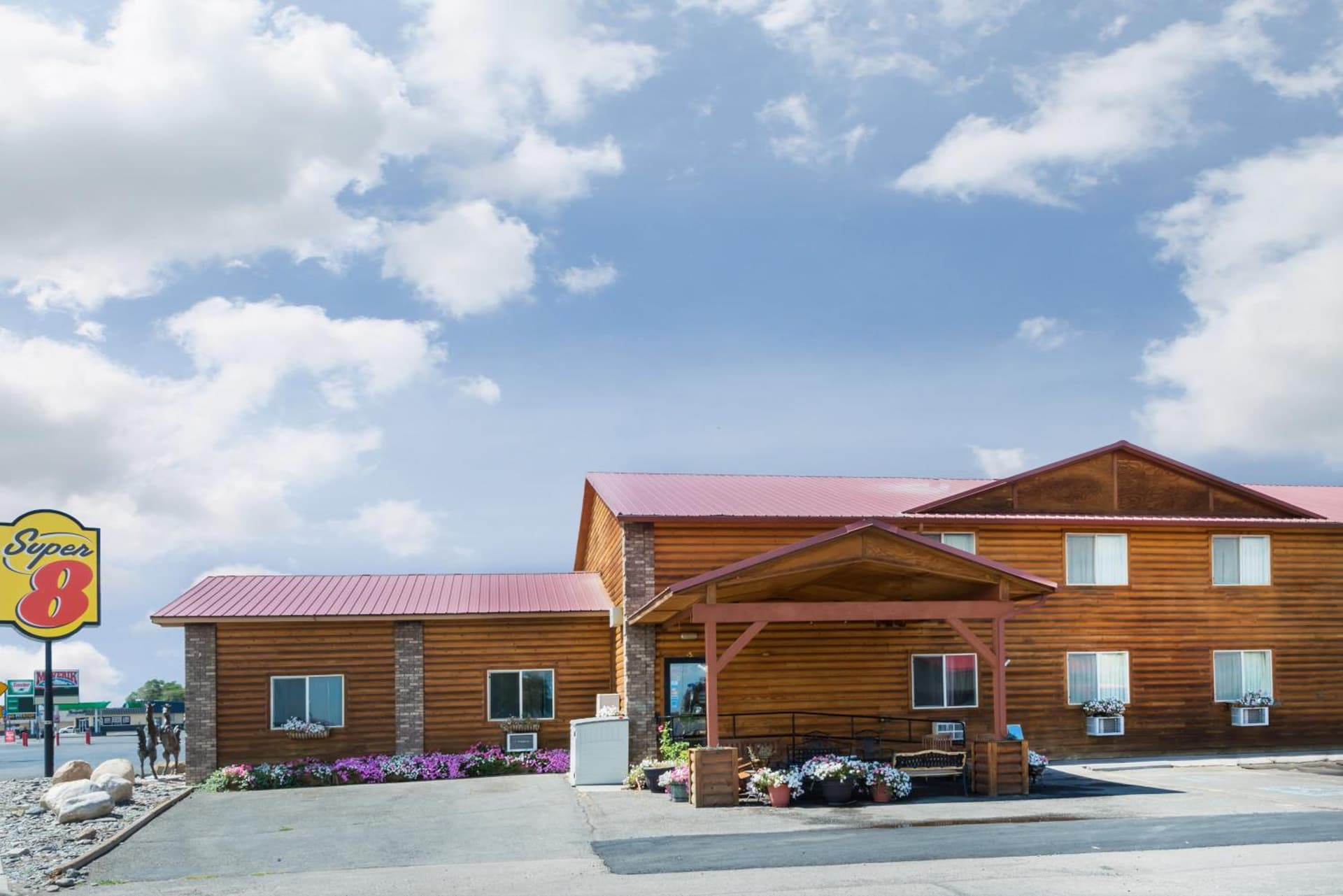 Super 8 by Wyndham Powell interior in Powell, WY — gallery photo 2