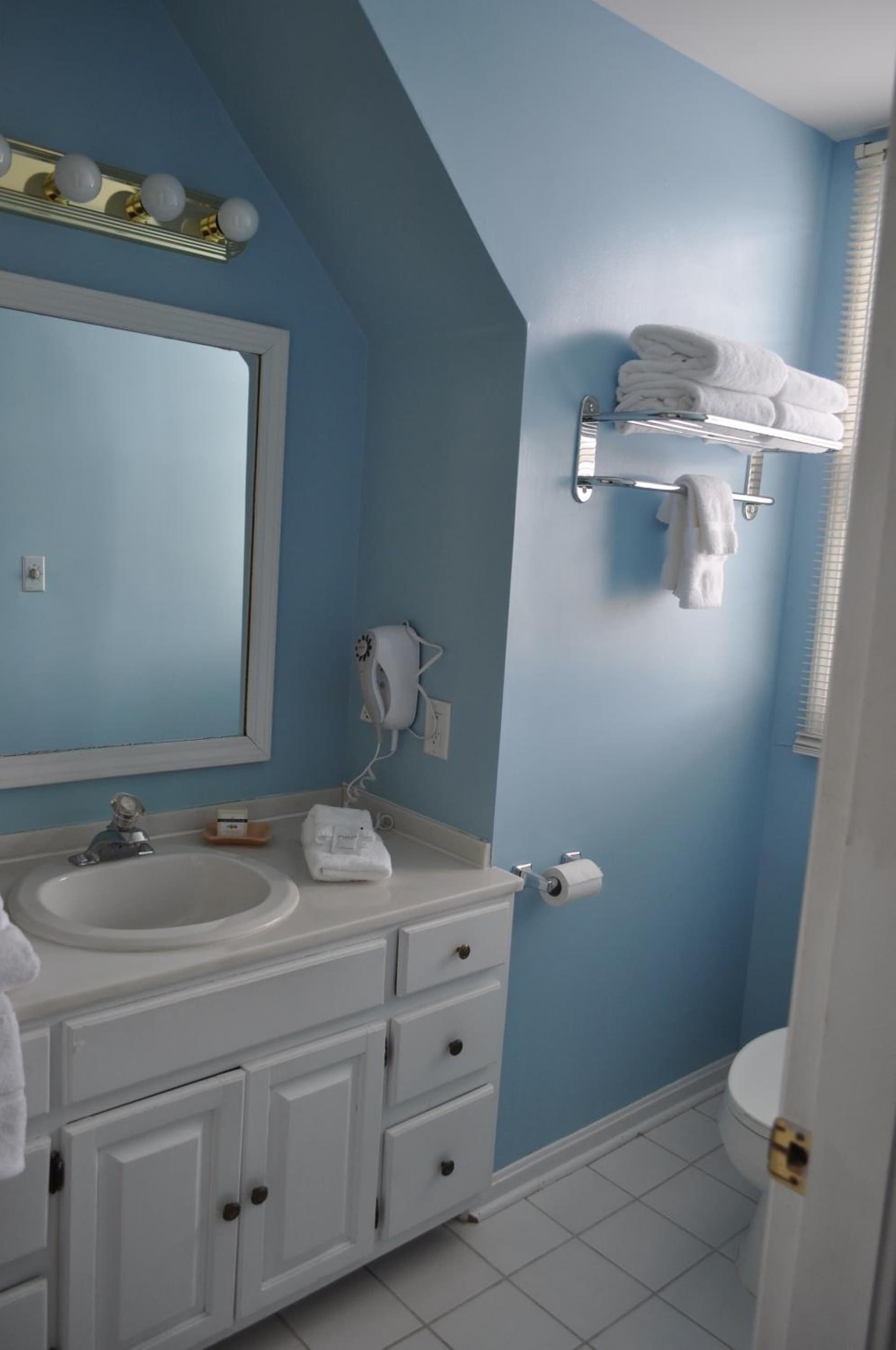 Century Suites Hotel gallery photo in Bloomington, IN — image 4