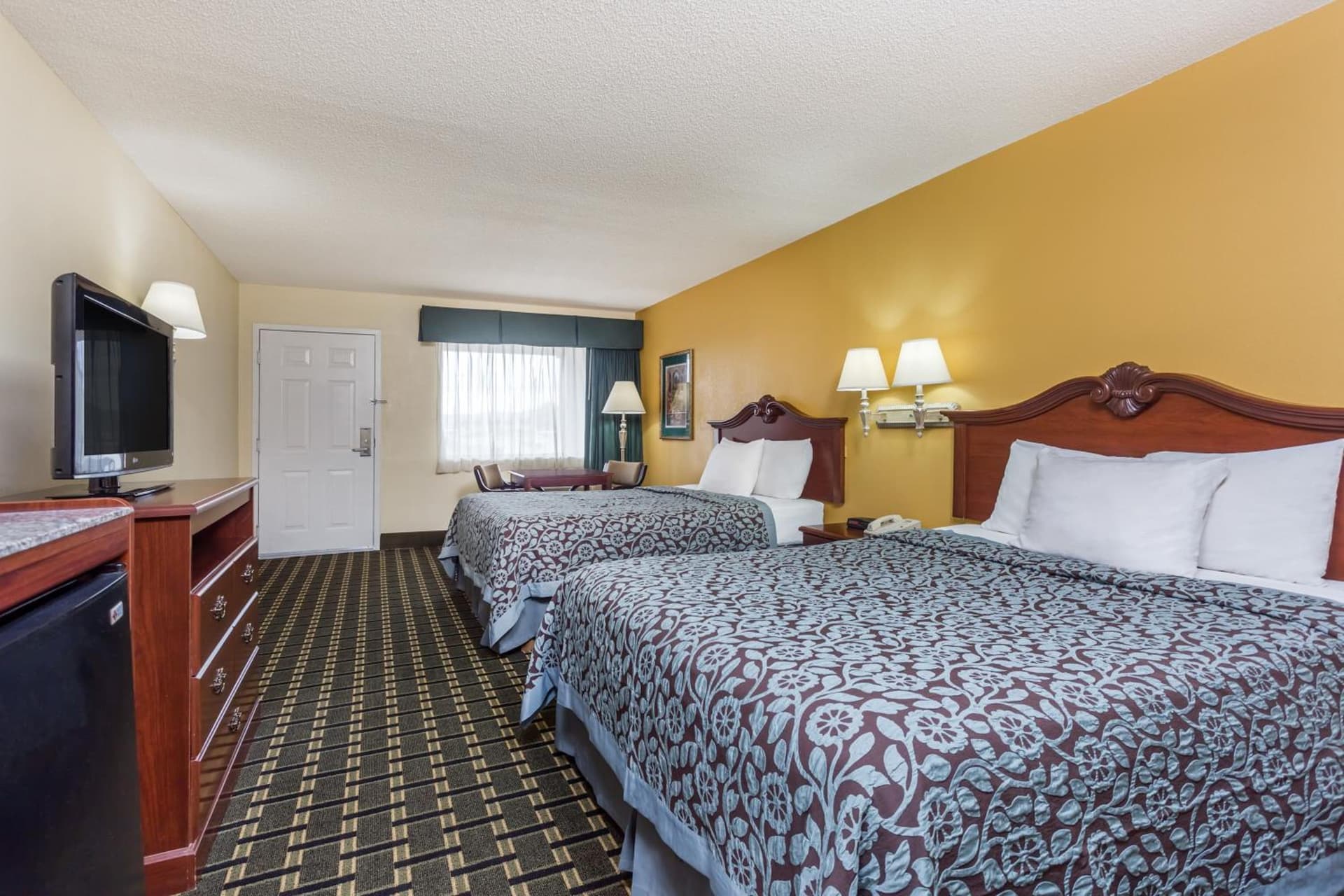 Days Inn & Suites by Wyndham Warner Robins Near Robins AFB gallery photo in Warner Robins, GA — image 6