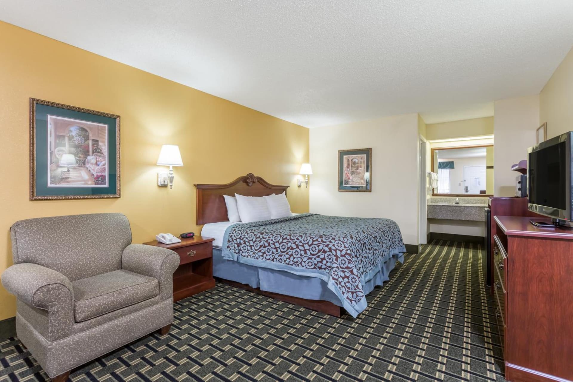 Days Inn & Suites by Wyndham Warner Robins Near Robins AFB gallery photo in Warner Robins, GA — image 20
