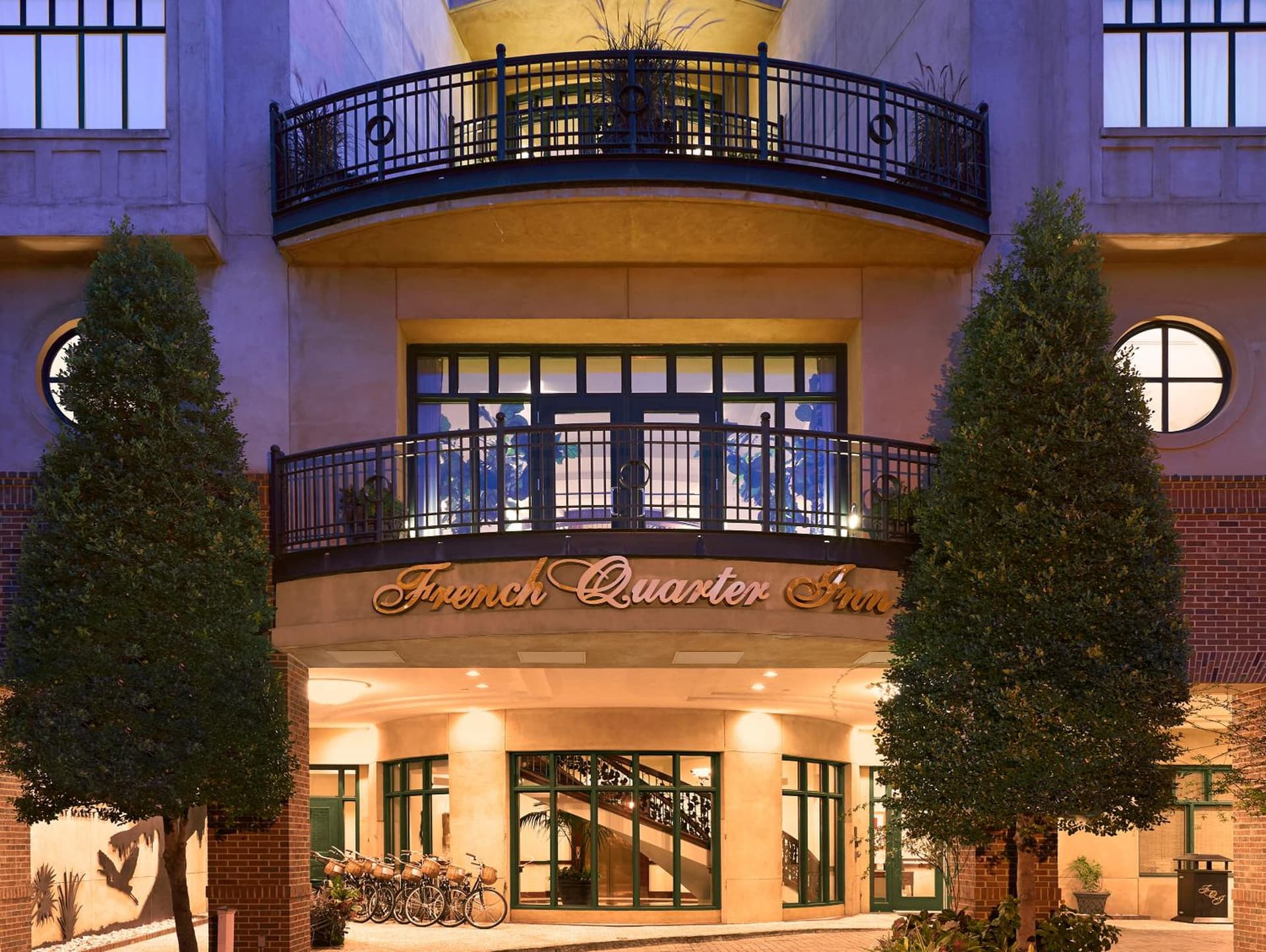 French Quarter Inn interior in Charleston, SC — gallery photo 2