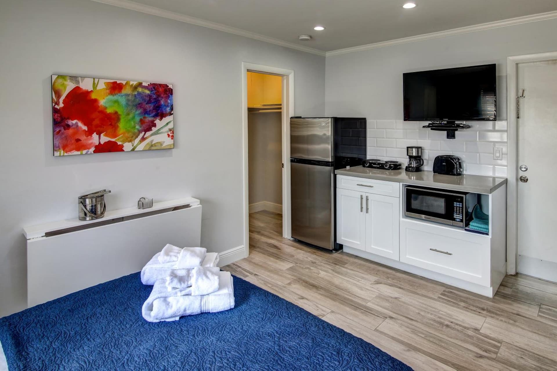 May-Dee Suites in Florida gallery photo in Hollywood, FL — image 38