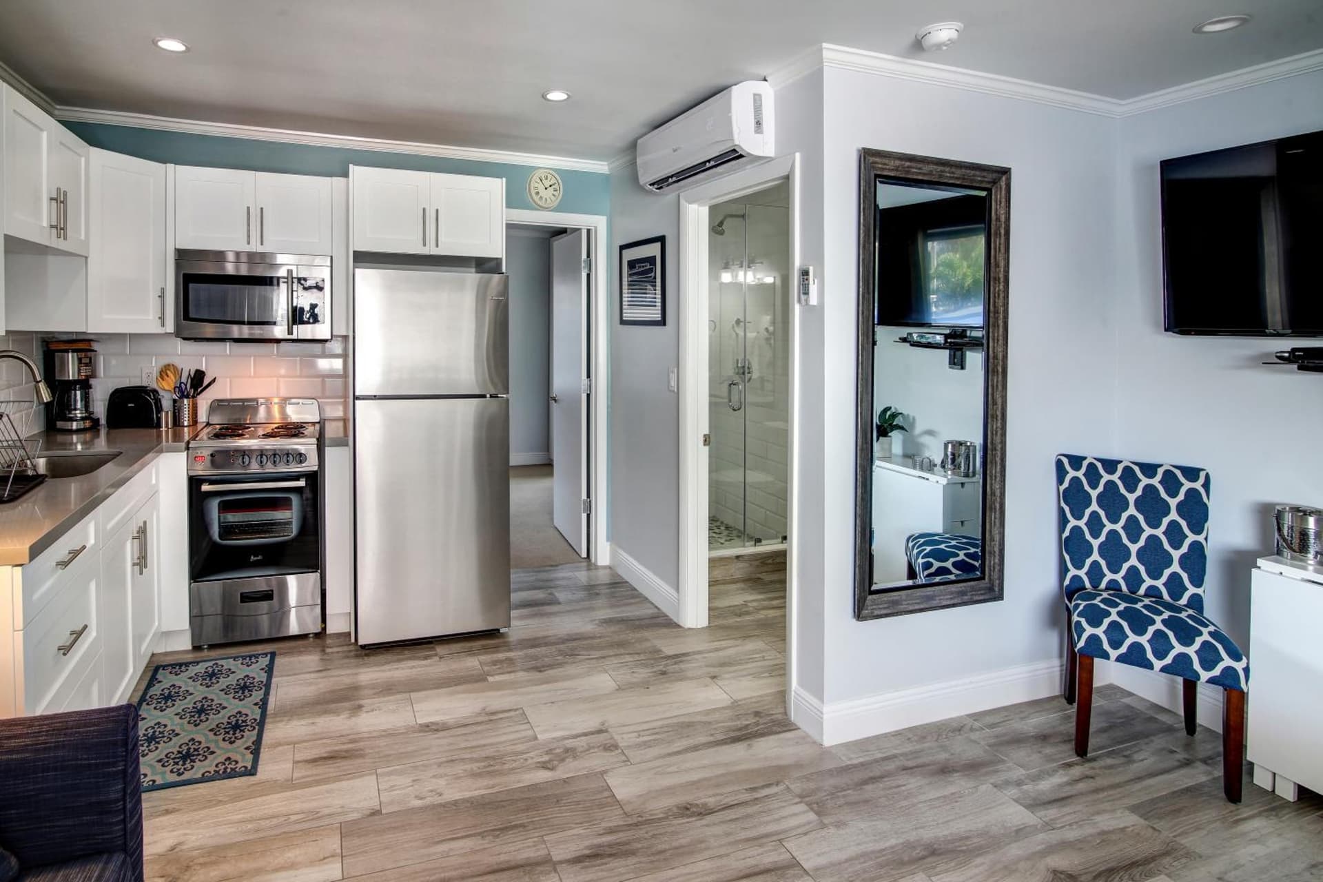 May-Dee Suites in Florida gallery photo in Hollywood, FL — image 37