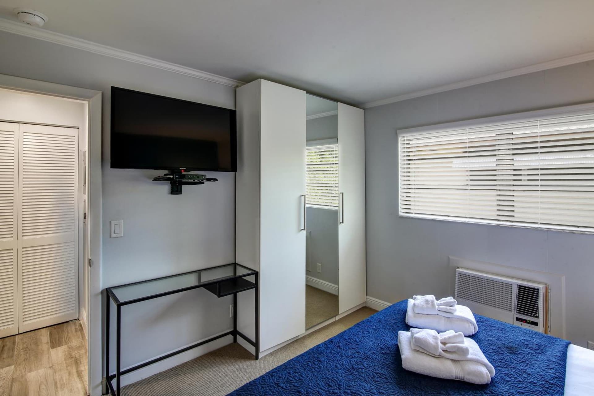 May-Dee Suites in Florida gallery photo in Hollywood, FL — image 5