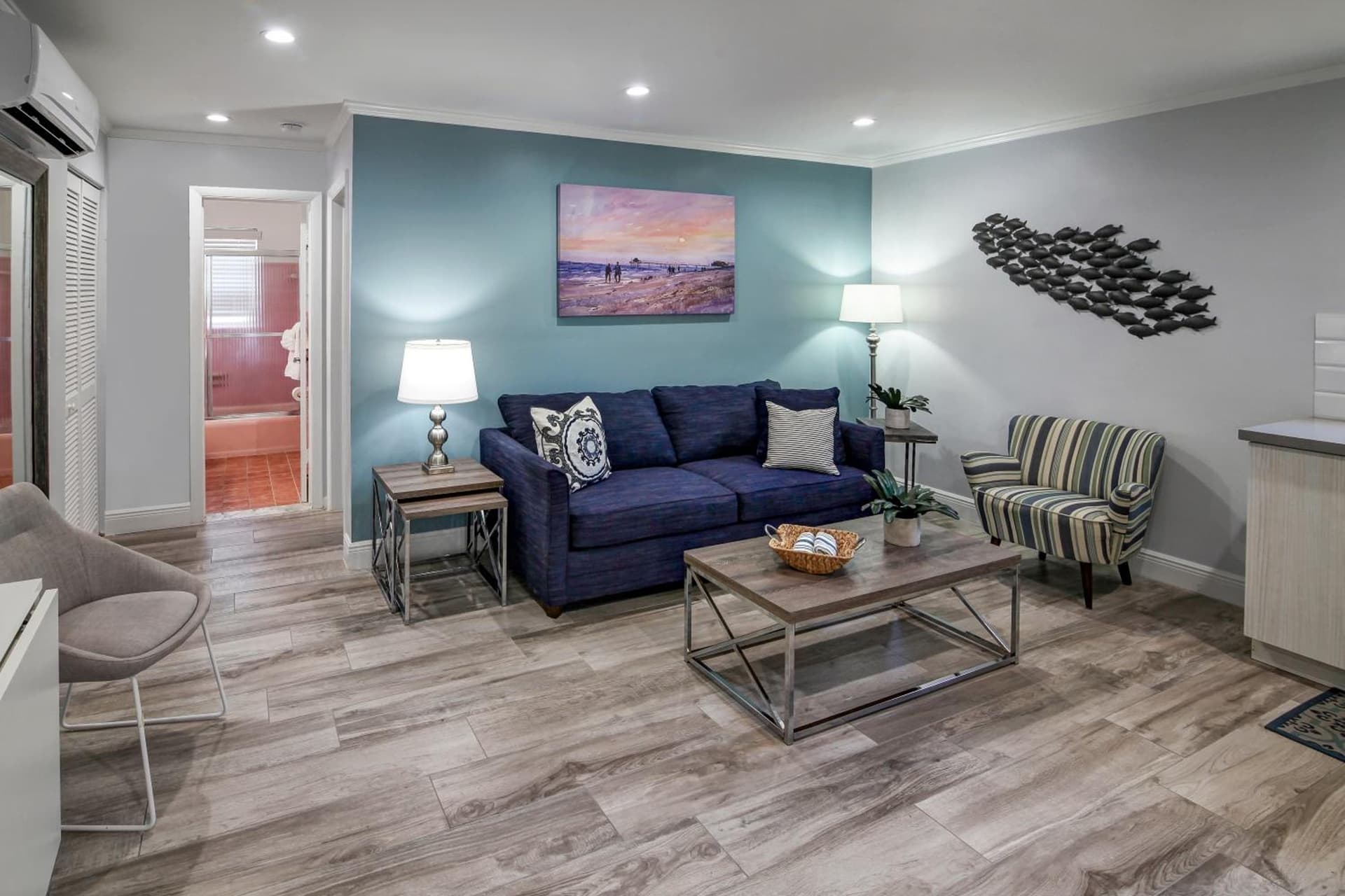 May-Dee Suites in Florida gallery photo in Hollywood, FL — image 11