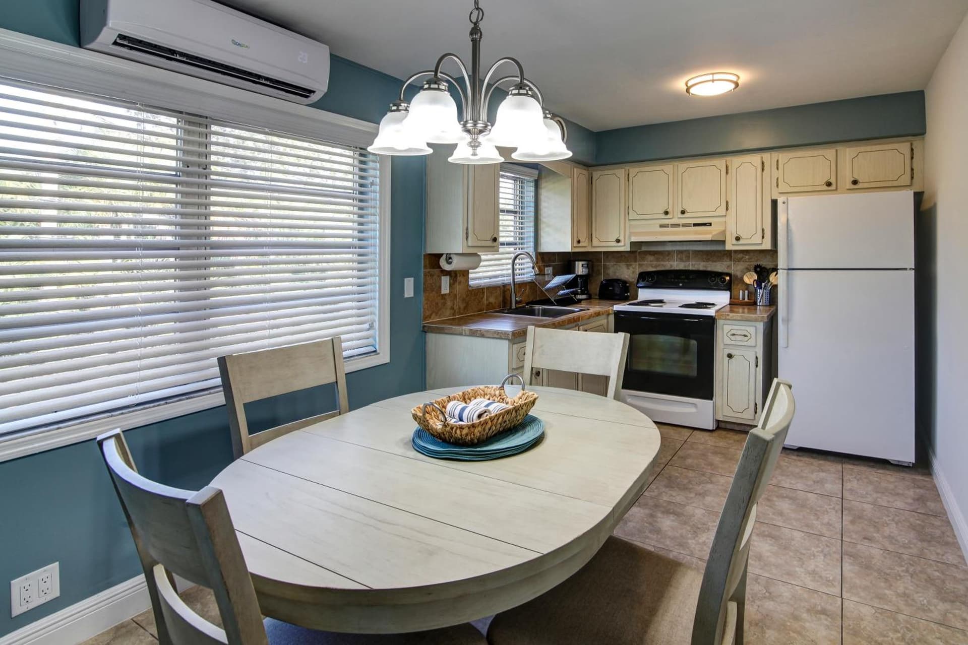 May-Dee Suites in Florida gallery photo in Hollywood, FL — image 44