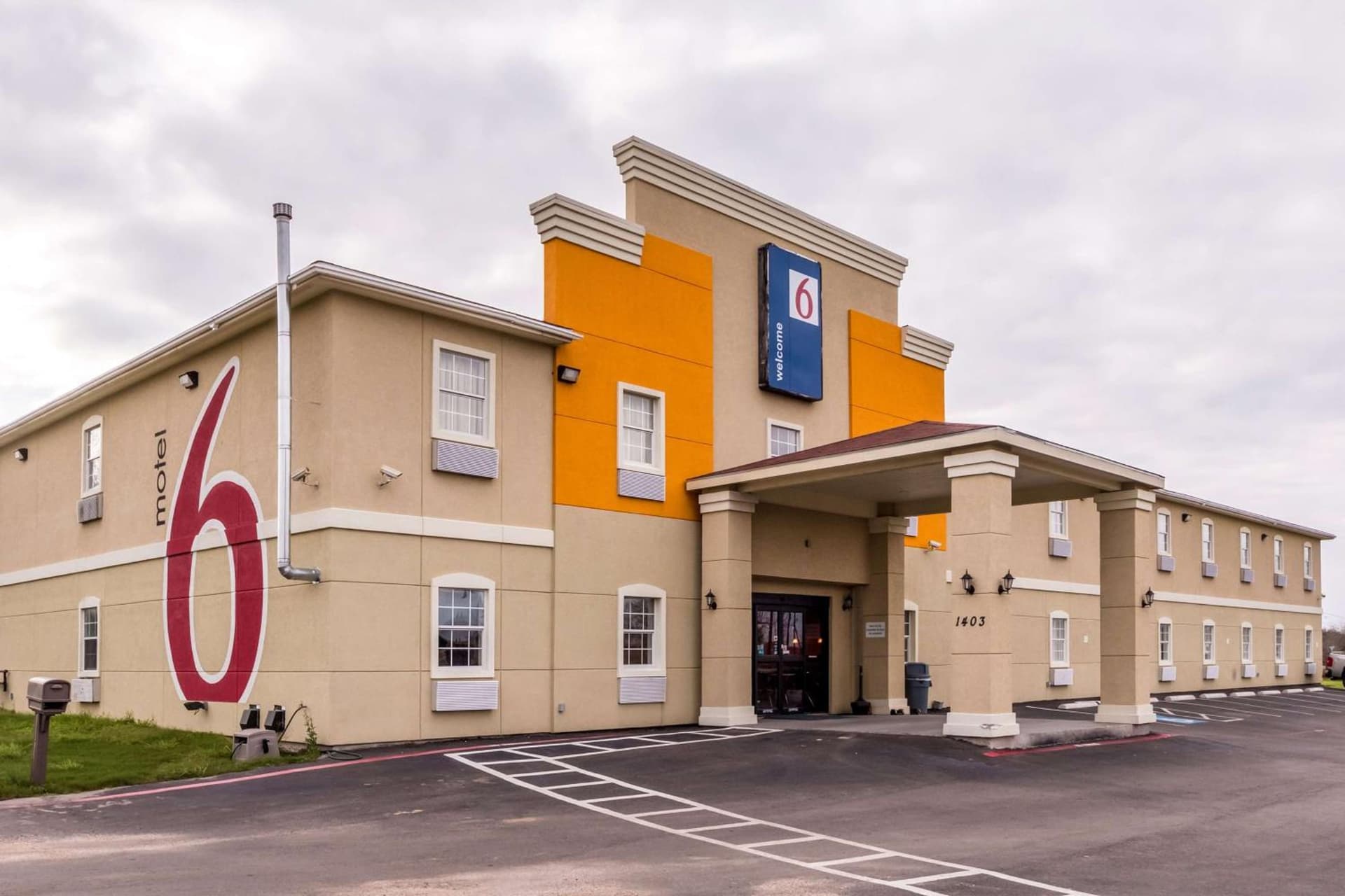 Motel 6-Jourdanton, TX — hotel in Jourdanton, Texas