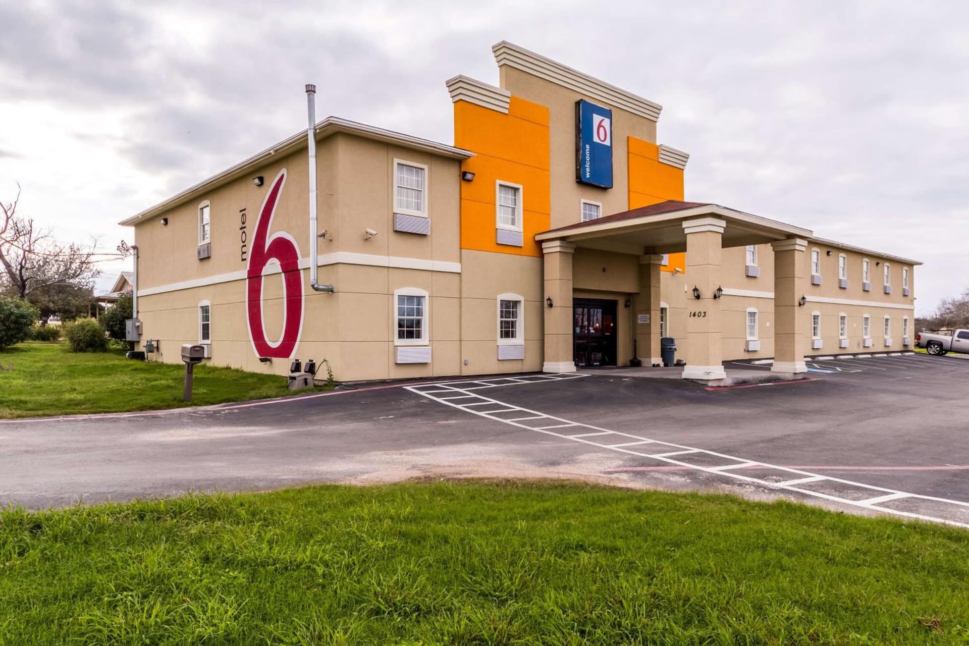 Motel 6-Jourdanton, TX interior in Jourdanton, TX — gallery photo 2