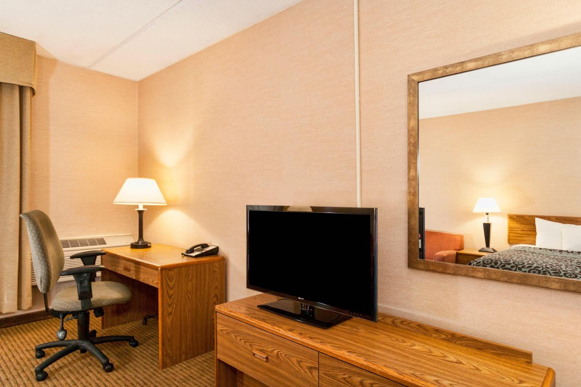 Days Inn by Wyndham Duluth Lakewalk gallery photo in Duluth, MN — image 22