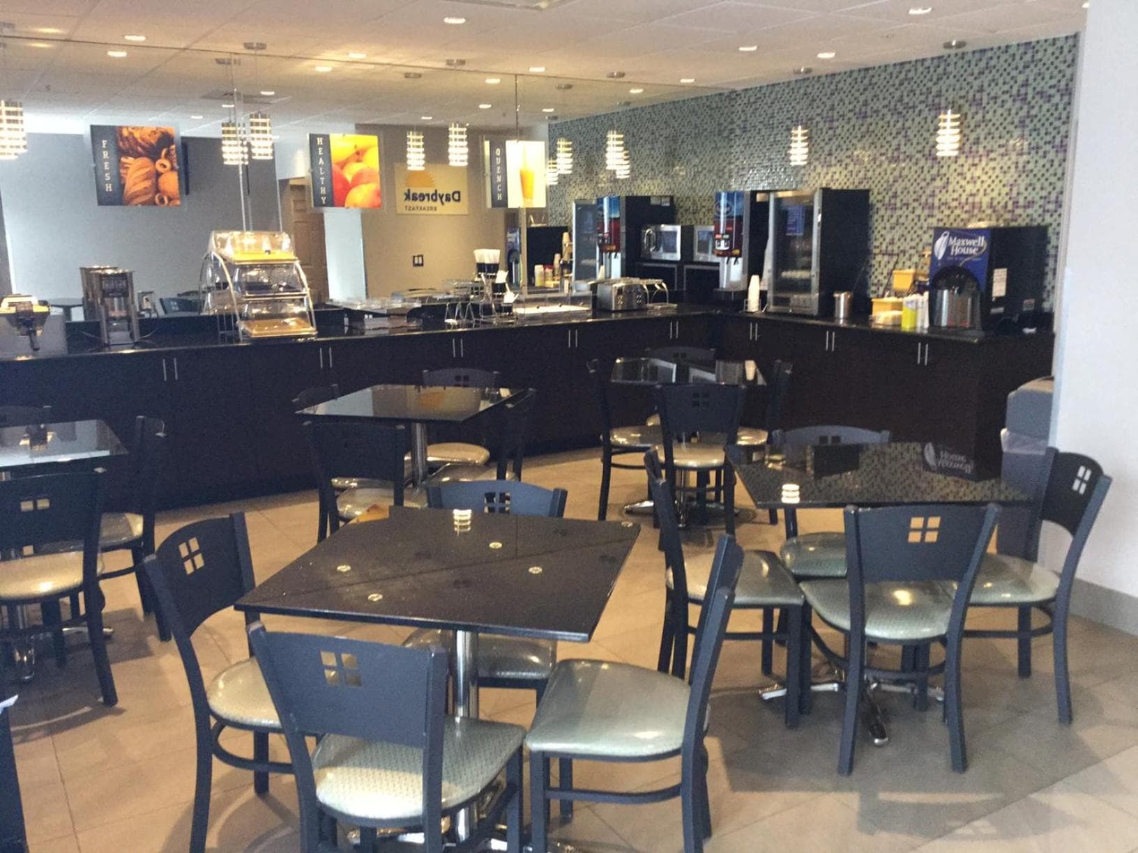 Days Inn & Suites by Wyndham Bonita Springs North Naples gallery photo in Bonita Springs, FL — image 5