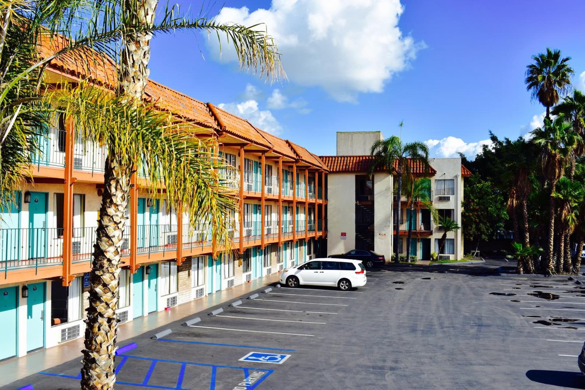 Days Inn by Wyndham Anaheim Near the Park gallery photo in Anaheim, CA — image 27