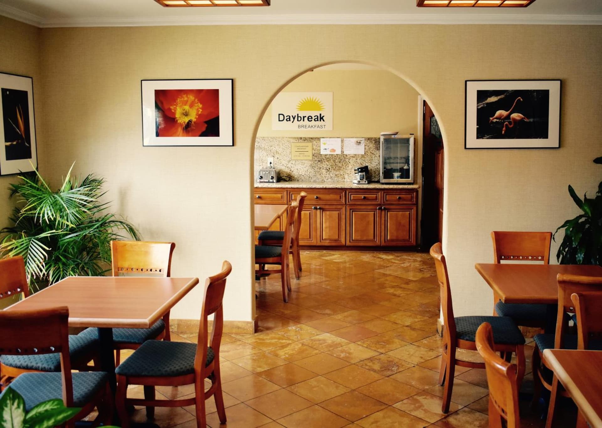Days Inn by Wyndham Anaheim Near the Park gallery photo in Anaheim, CA — image 9