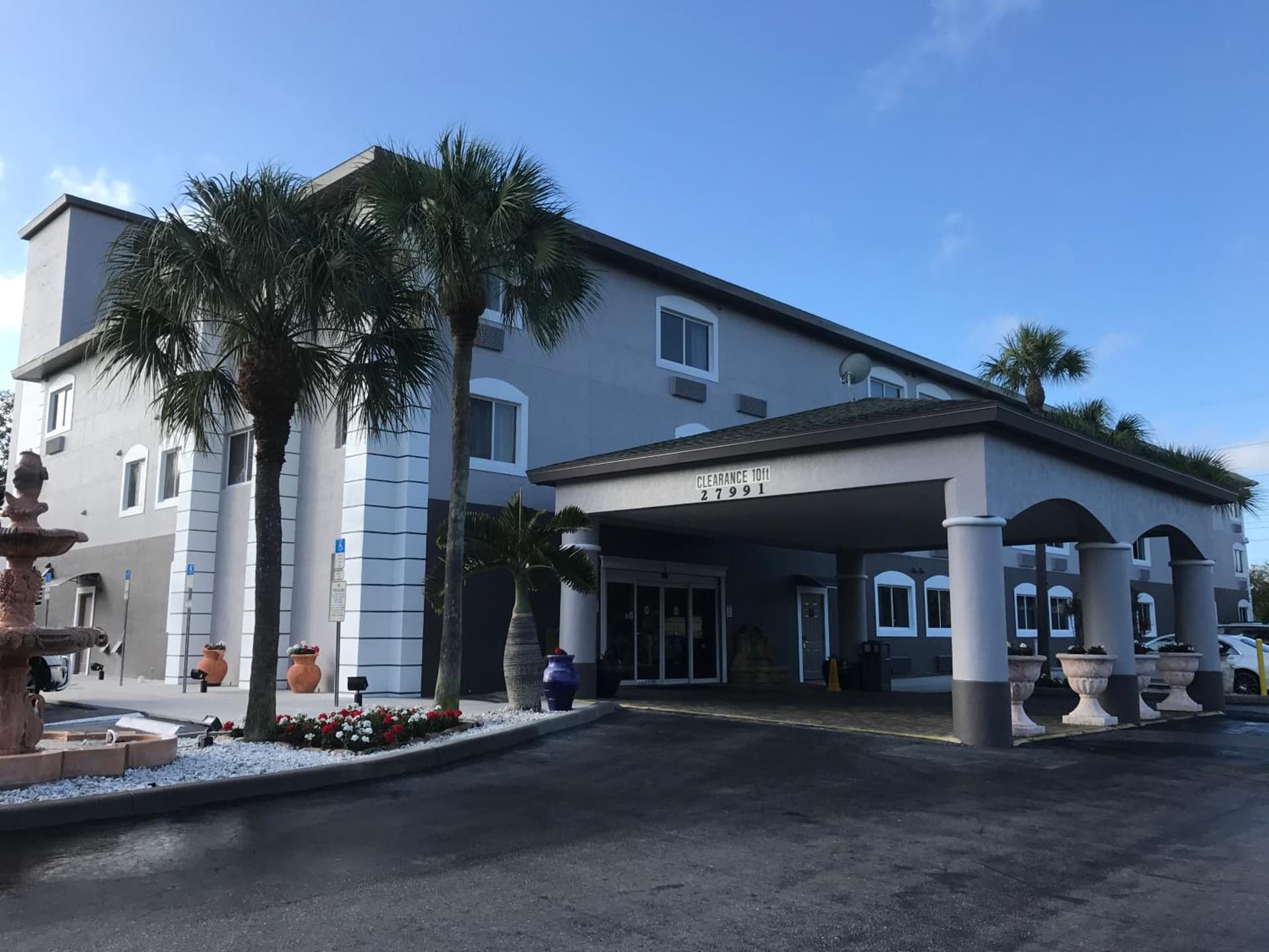 Days Inn & Suites by Wyndham Bonita Springs North Naples gallery photo in Bonita Springs, FL — image 7