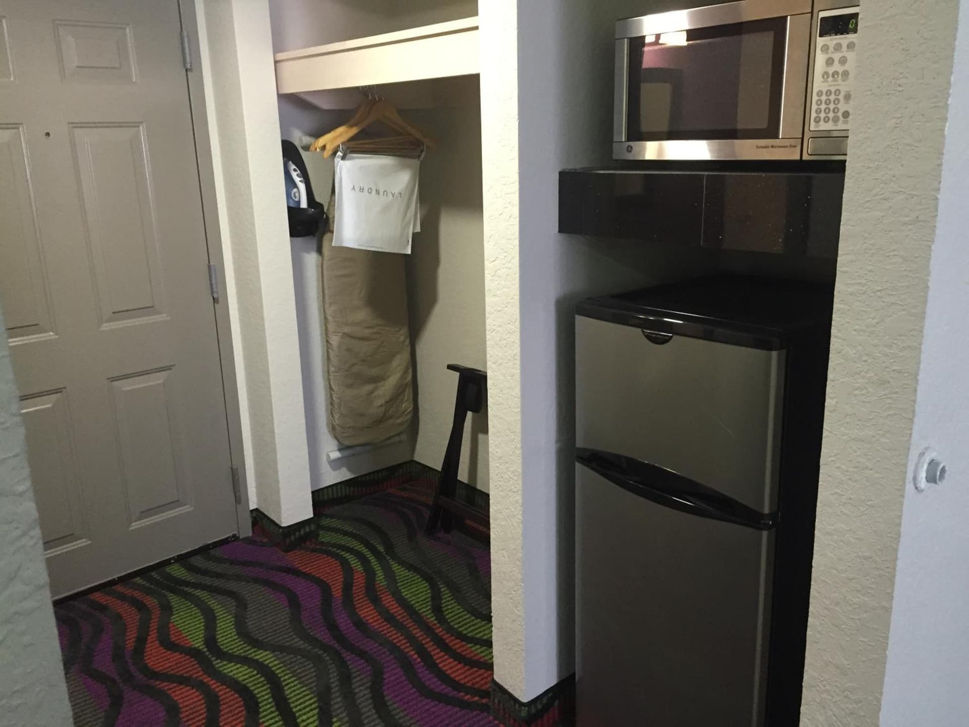 Days Inn & Suites by Wyndham Bonita Springs North Naples gallery photo in Bonita Springs, FL — image 12