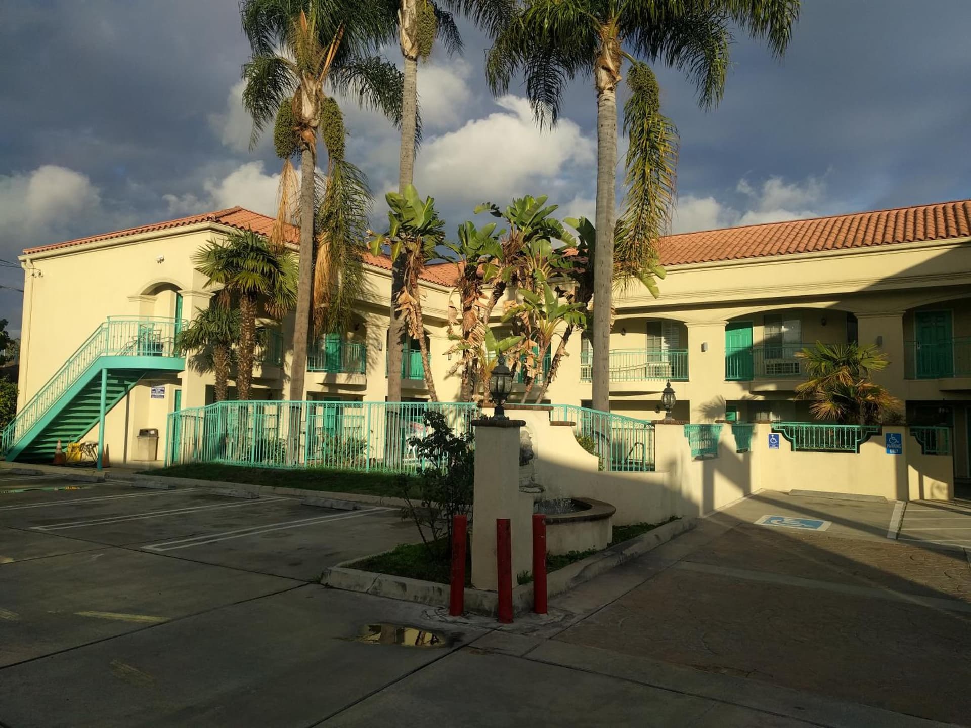 LYFE INN & SUITES by AGA - LAX Airport gallery photo in Inglewood, CA — image 12