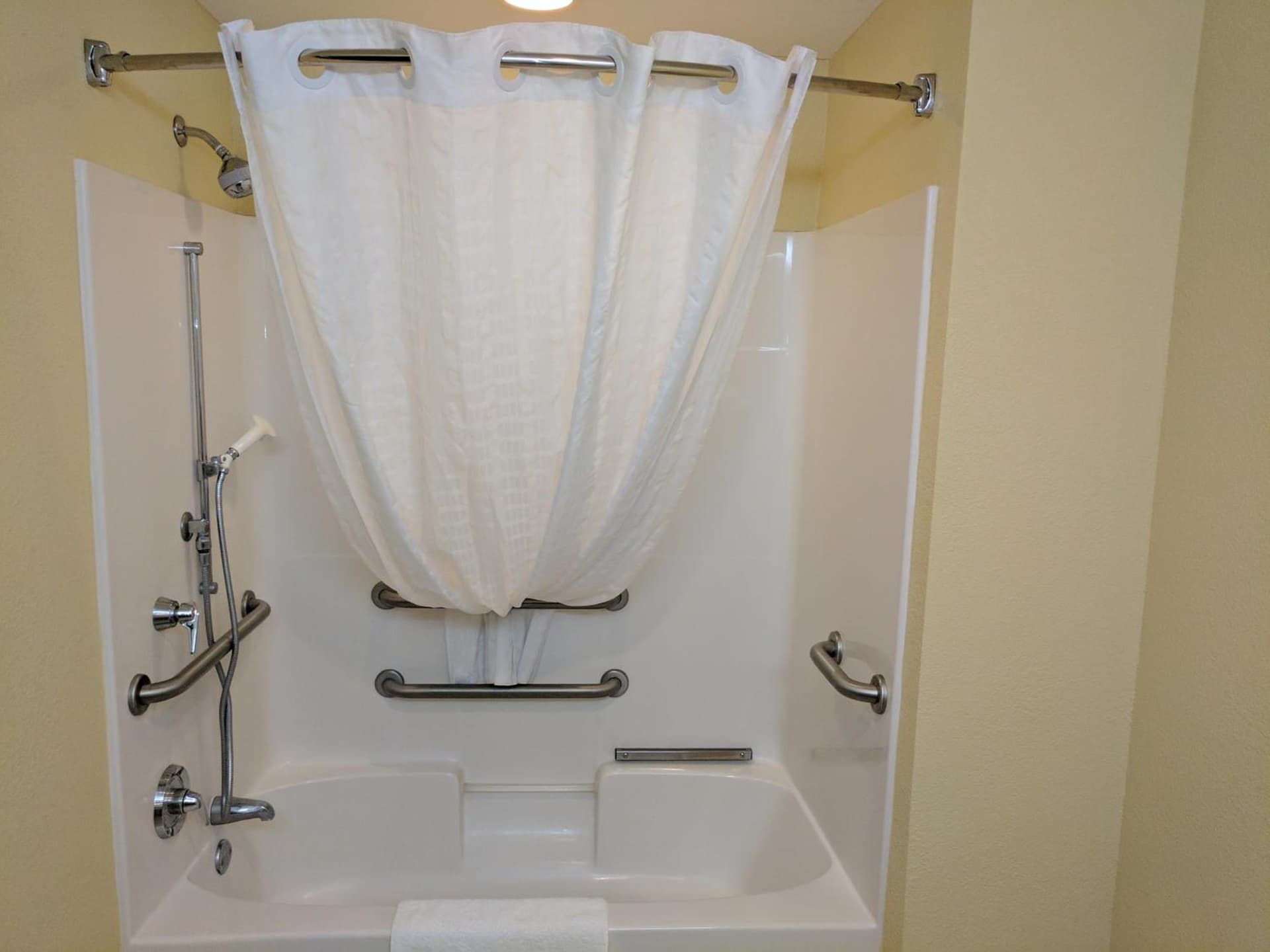 Country Inn & Suites by Radisson, Tallahassee-University Area, FL gallery photo in Tallahassee, FL — image 29