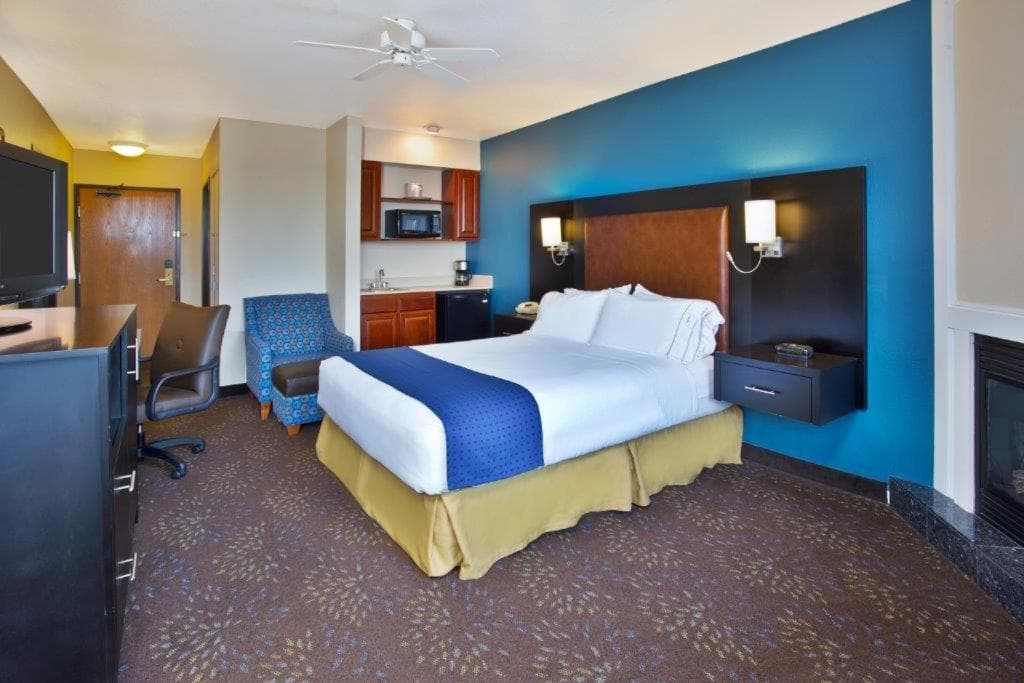 Holiday Inn Express Mackinaw City by IHG property views in Mackinaw City, MI — gallery photo 3