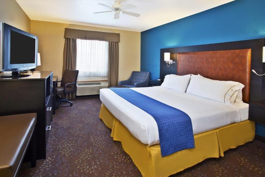 Holiday Inn Express Mackinaw City by IHG interior in Mackinaw City, MI — gallery photo 2