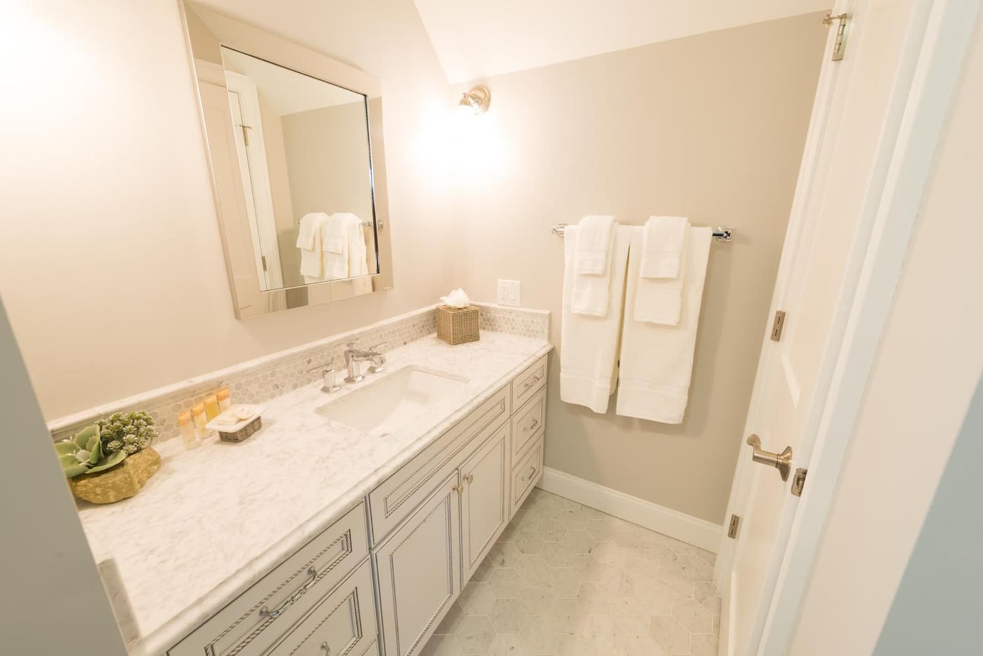 The East Island Reserve Hotel gallery photo in Middletown, RI — image 97