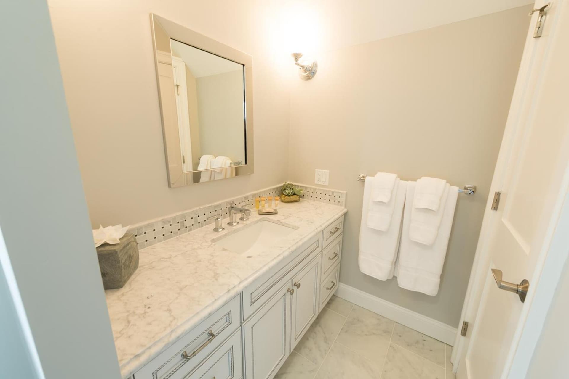 The East Island Reserve Hotel gallery photo in Middletown, RI — image 111