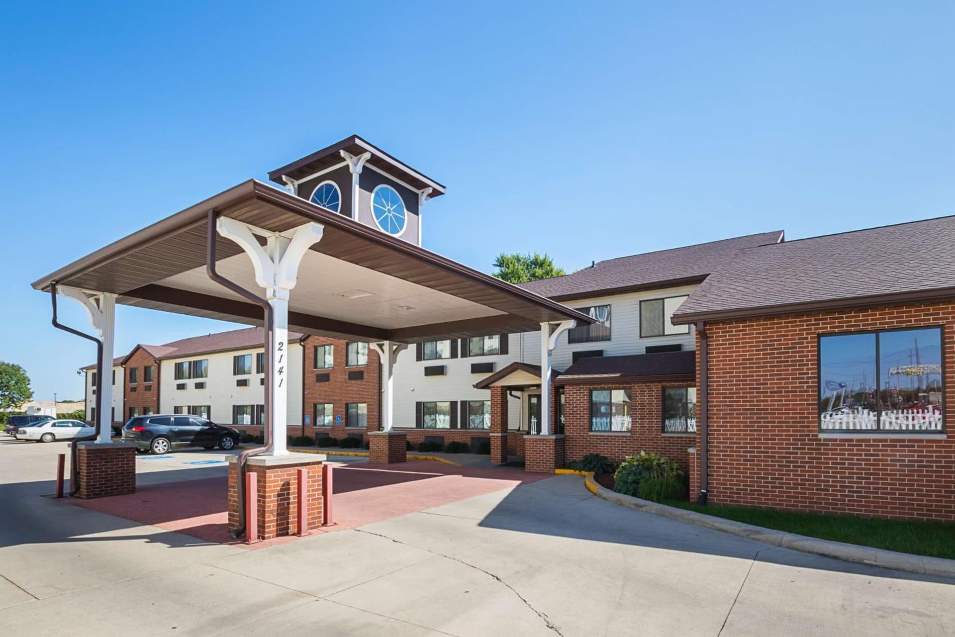 Motel 6-Waterloo, IA - Crossroads Mall - Cedar Falls featured exterior or lobby in Waterloo, IA — similar hotel