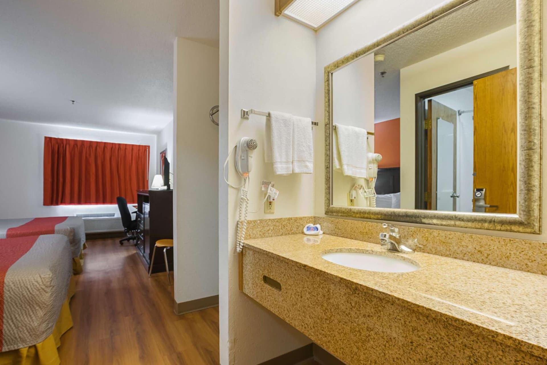 Motel 6-Waterloo, IA - Crossroads Mall - Cedar Falls gallery photo in Waterloo, IA — image 30