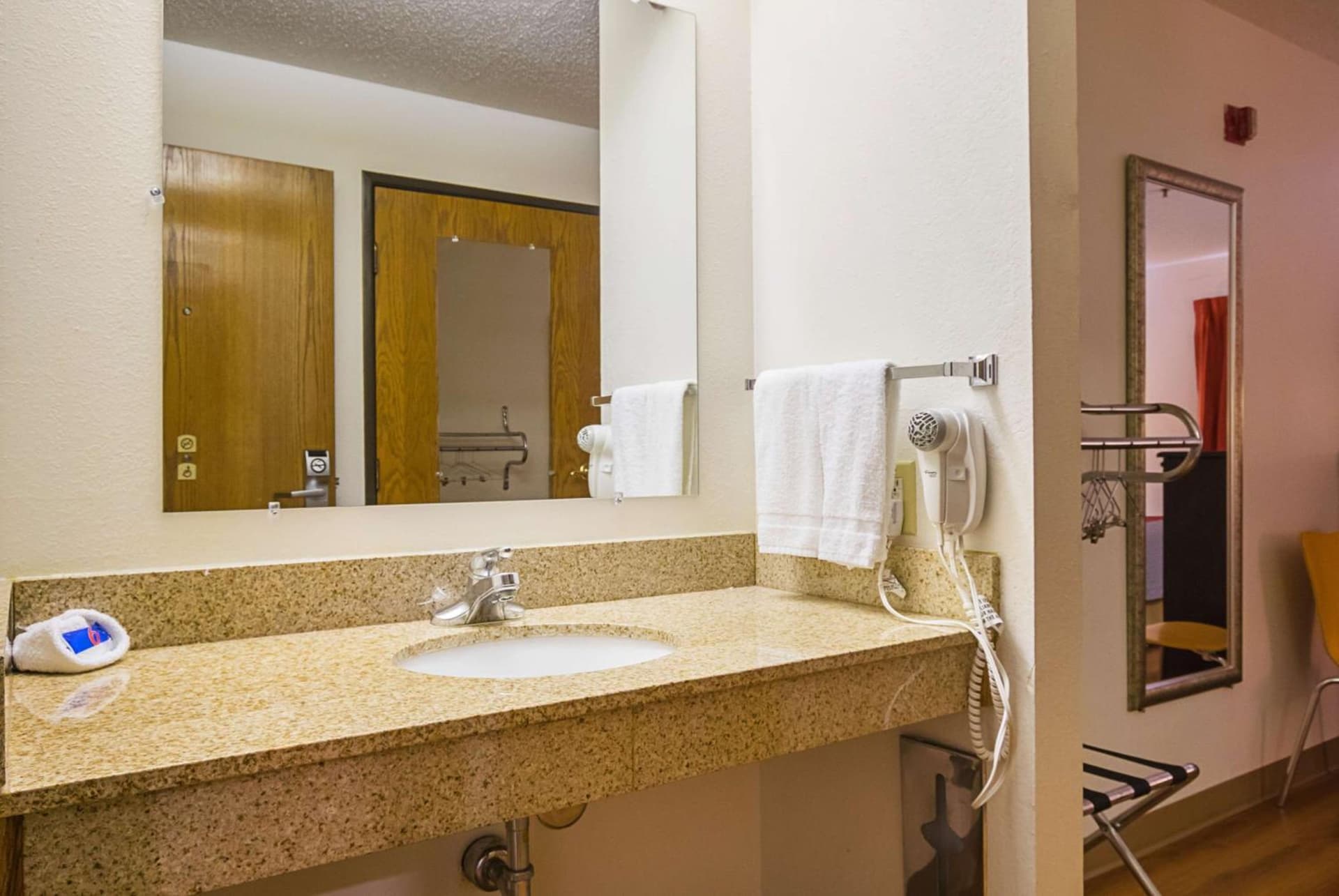 Motel 6-Waterloo, IA - Crossroads Mall - Cedar Falls gallery photo in Waterloo, IA — image 19