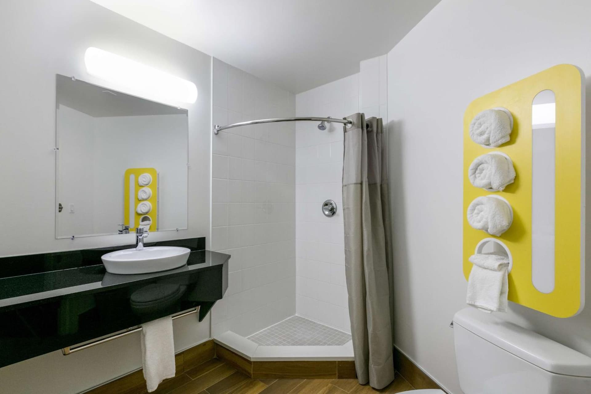 Feather Factory Hotel gallery photo in Queens, NY — image 18