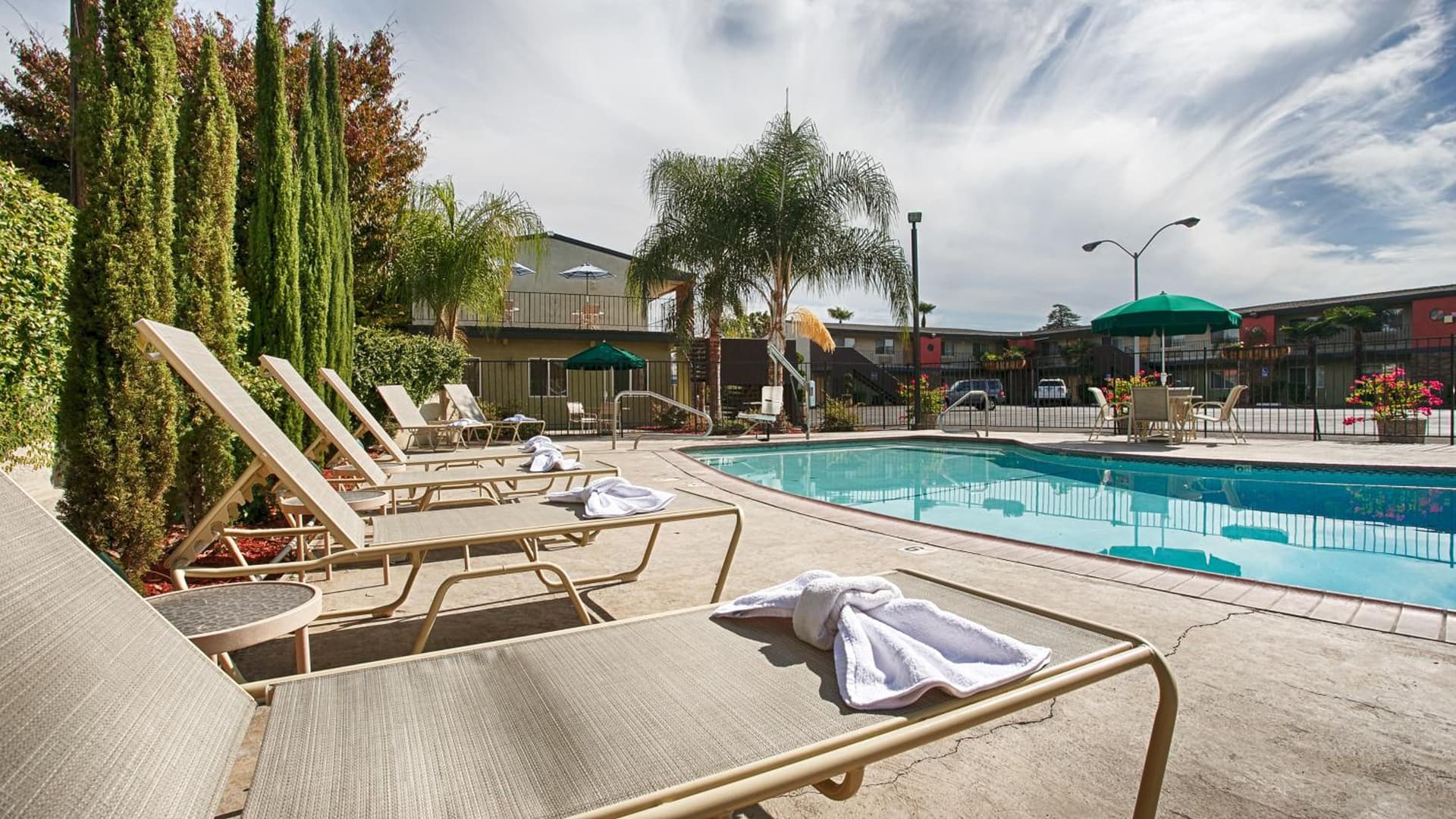 Days Inn & Suites by Wyndham Lodi interior in Lodi, CA — gallery photo 2