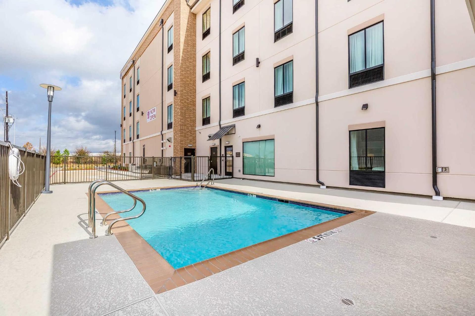 Comfort Suites Near Sam Houston Race Park gallery photo in Houston, TX — image 5