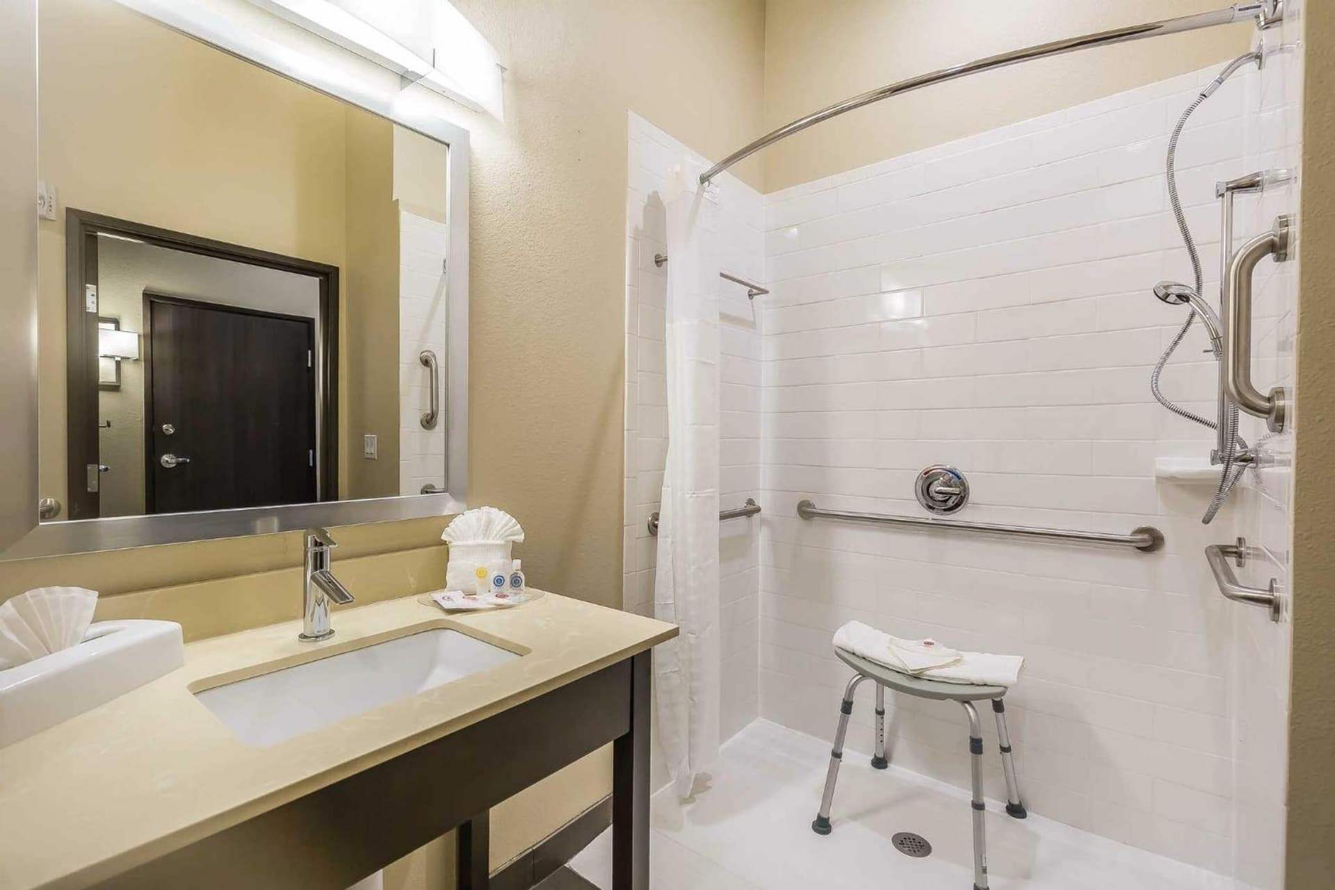 Comfort Suites Near Sam Houston Race Park gallery photo in Houston, TX — image 41