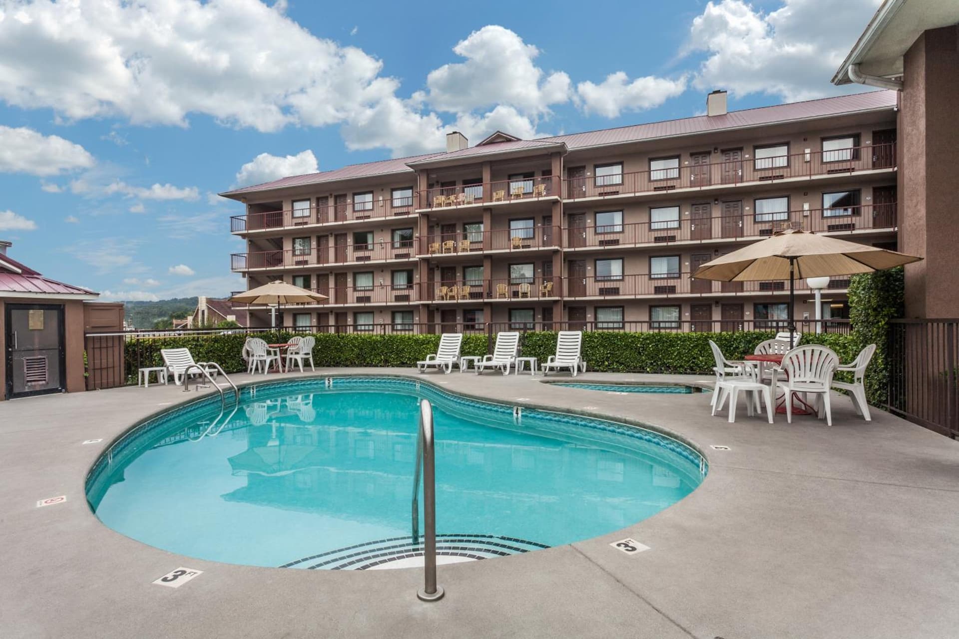 Baymont by Wyndham Pigeon Forge near Island Drive interior in Pigeon Forge, TN — gallery photo 2