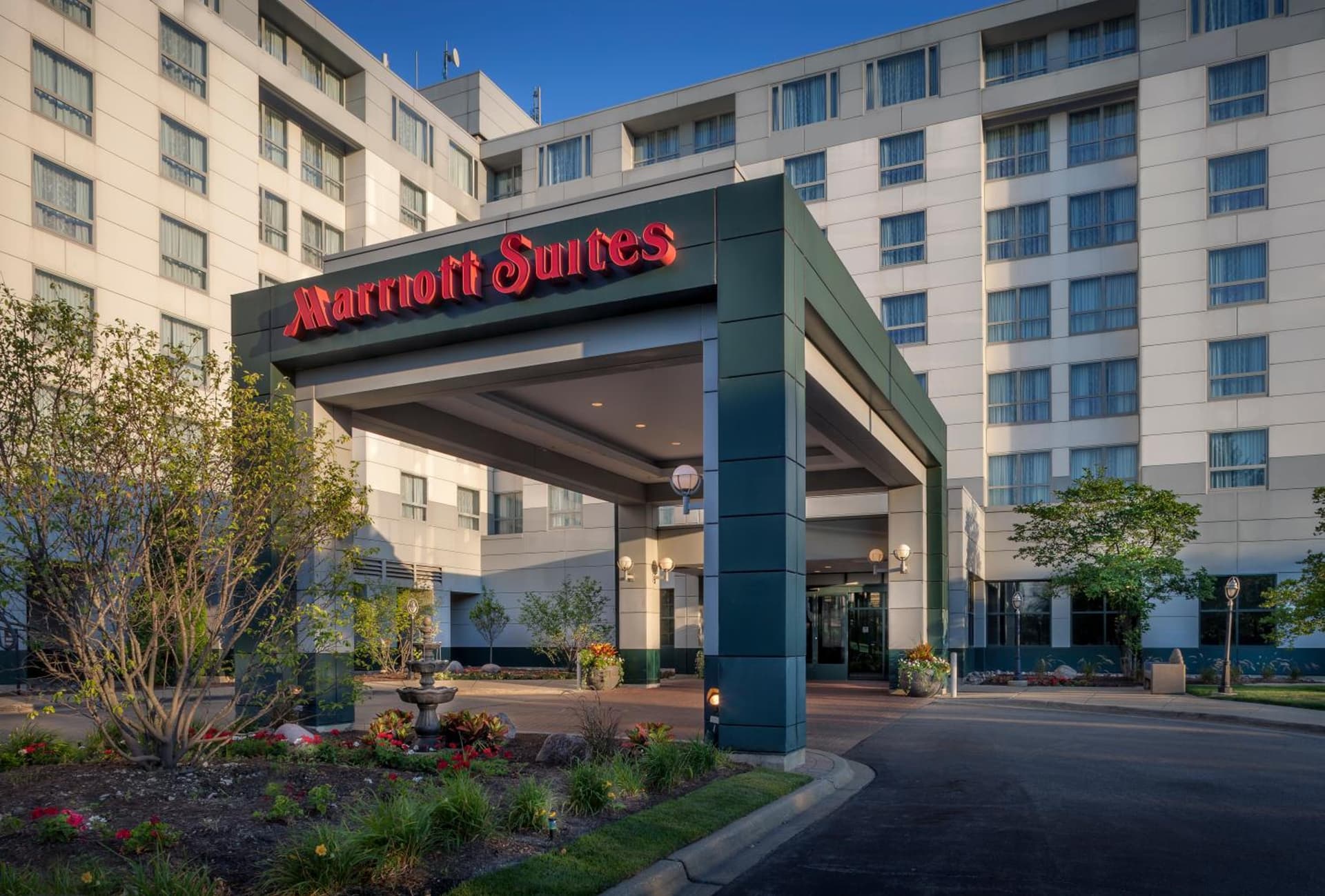 Chicago Marriott Suites Deerfield interior in Deerfield, IL — gallery photo 2
