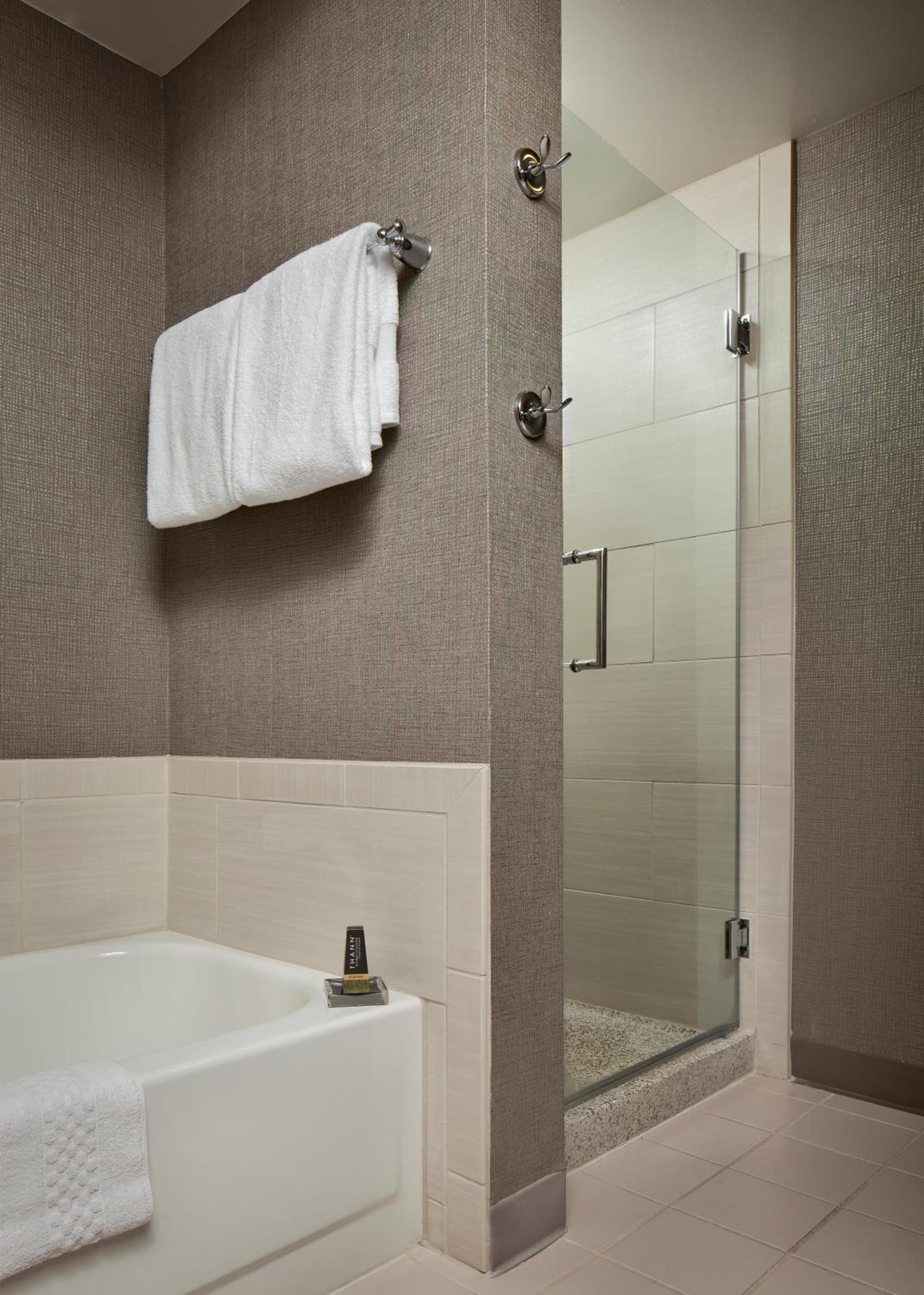 Chicago Marriott Suites Deerfield gallery photo in Deerfield, IL — image 59
