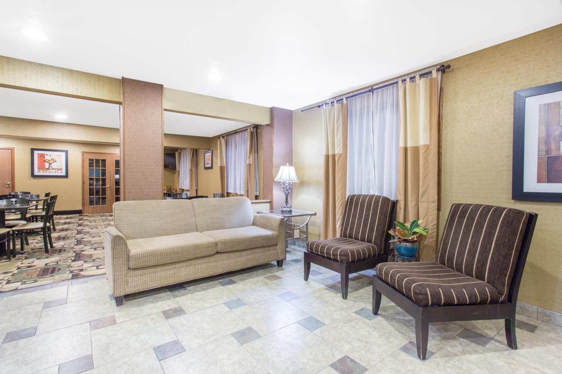 Days Inn & Suites by Wyndham Waterloo gallery photo in Waterloo, IA — image 36