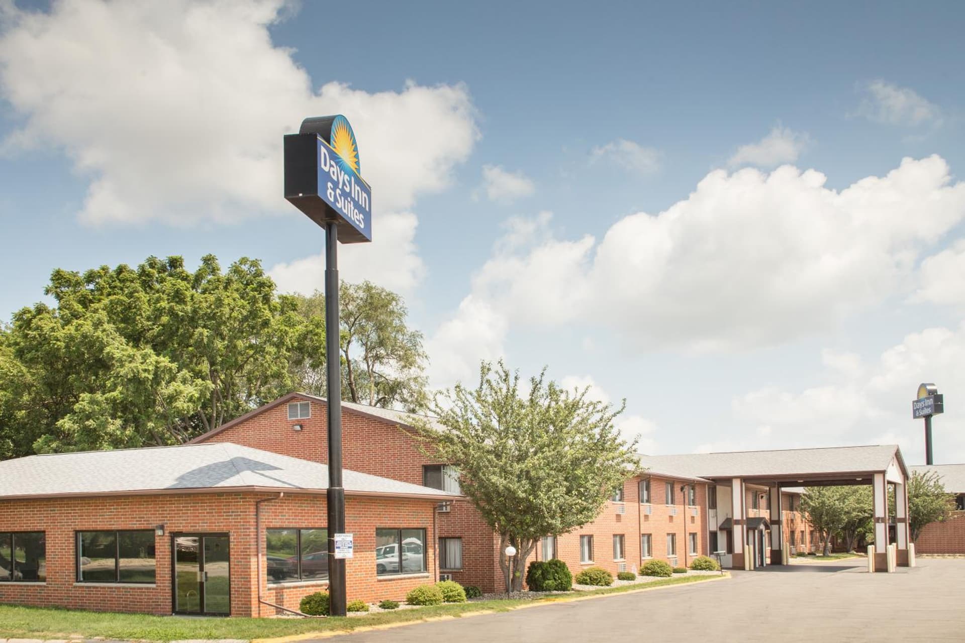Days Inn & Suites by Wyndham Waterloo gallery photo in Waterloo, IA — image 24