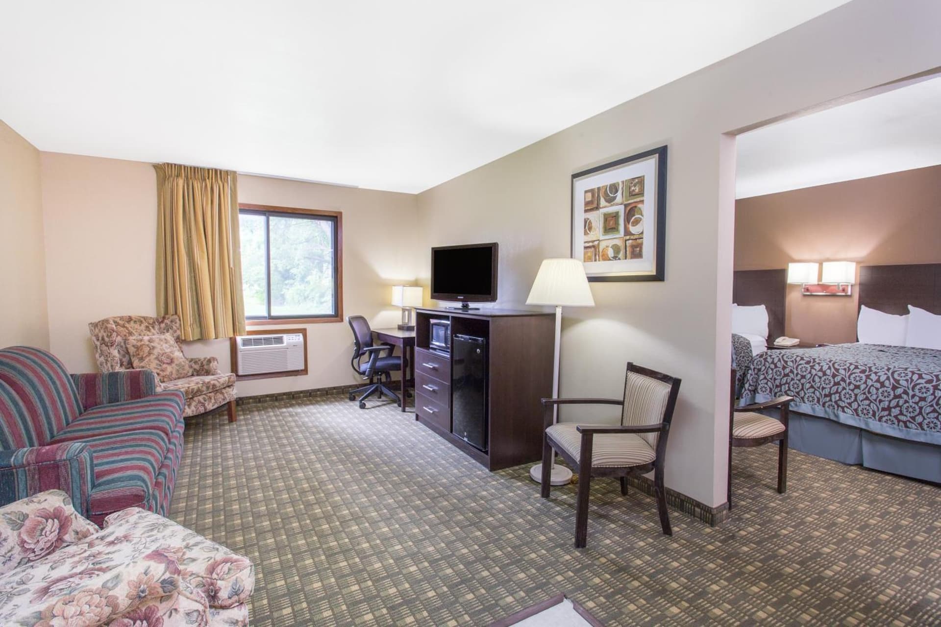 Days Inn & Suites by Wyndham Waterloo gallery photo in Waterloo, IA — image 22