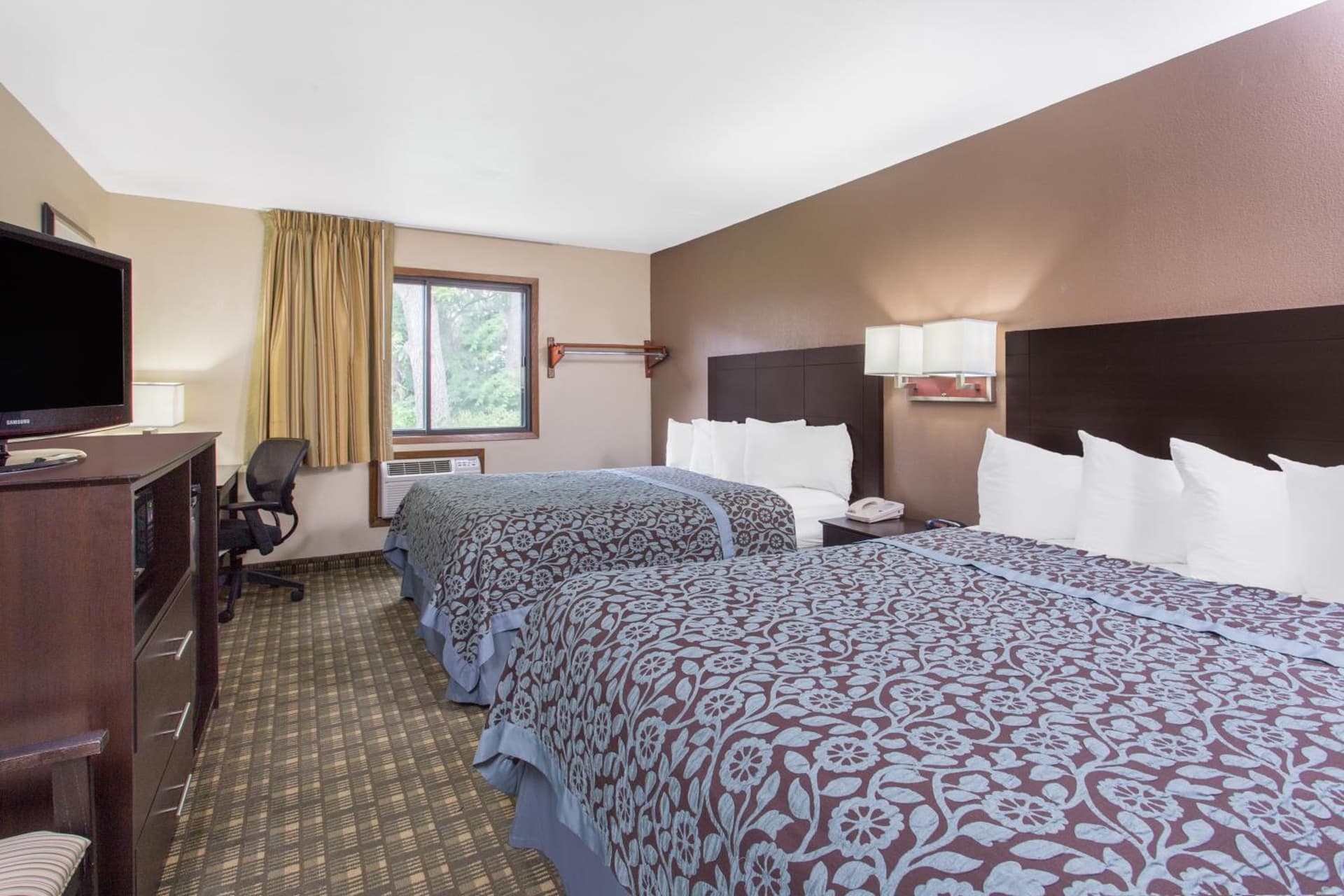Days Inn & Suites by Wyndham Waterloo gallery photo in Waterloo, IA — image 19